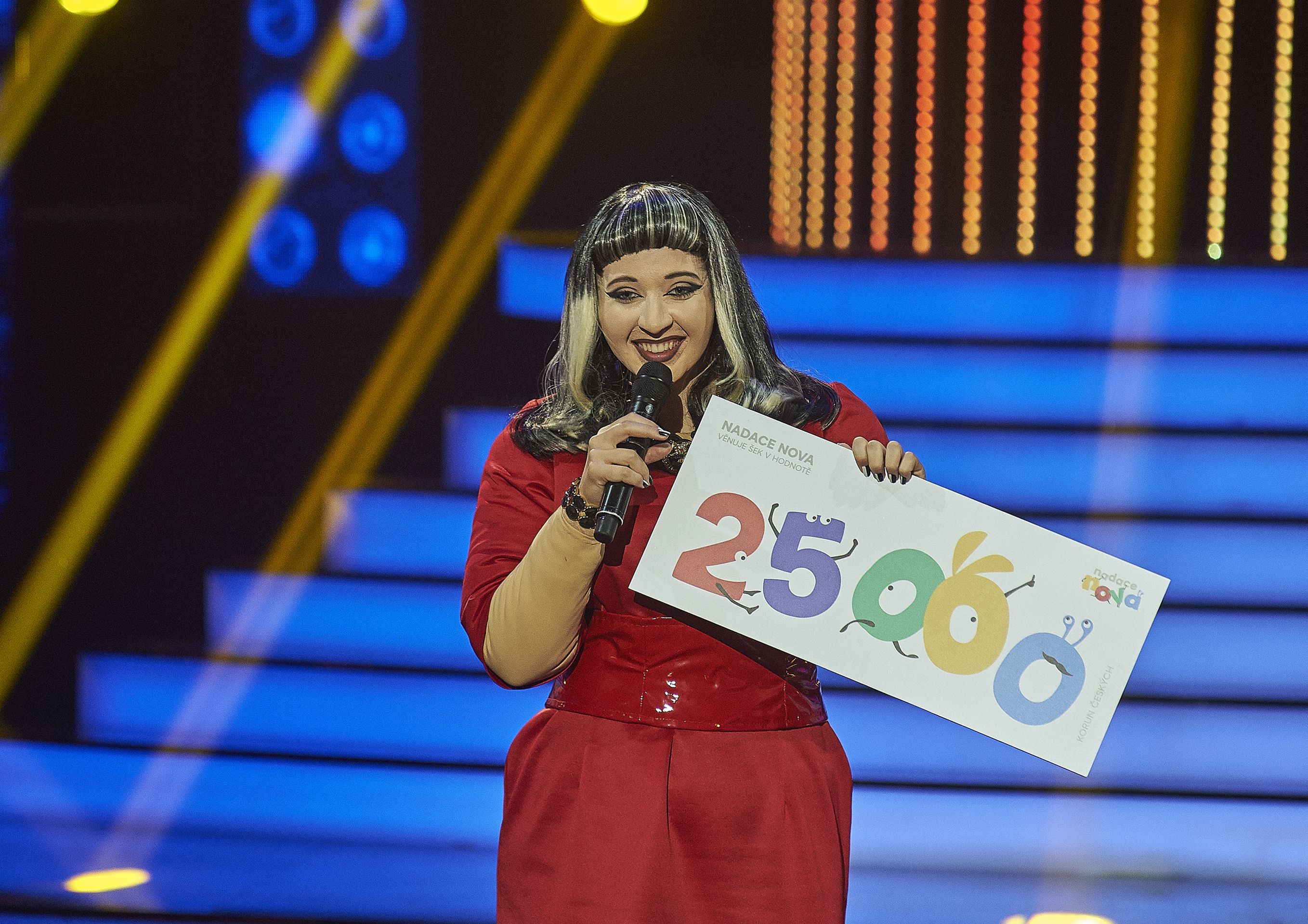 Tvoje tvář má známý hlas: Anna Slováčková jako Beth Ditto - GALERIE: Tvoje tvář má známý hlas 2 - 8. díl (1/15)