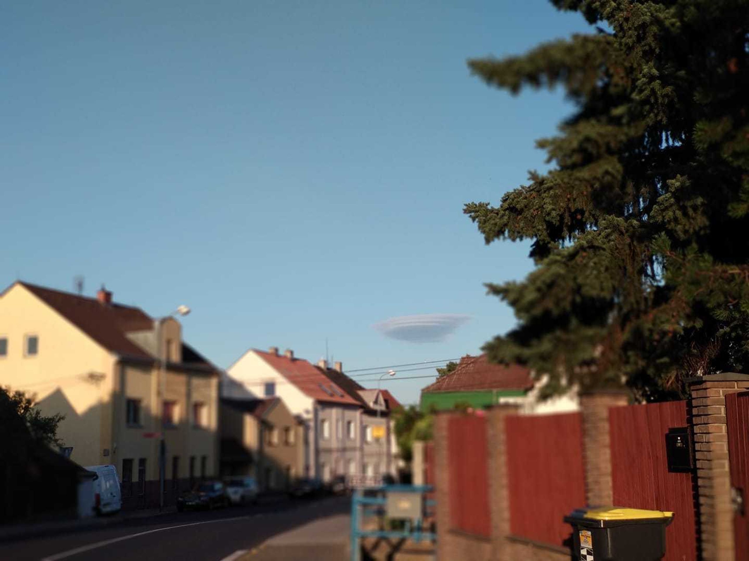 Mrak ve tvaru létajícího talíře nad Teplicemi - 4 - GALERIE: Mrak ve tvaru létajícího talíře nad Teplicemi (1/5)