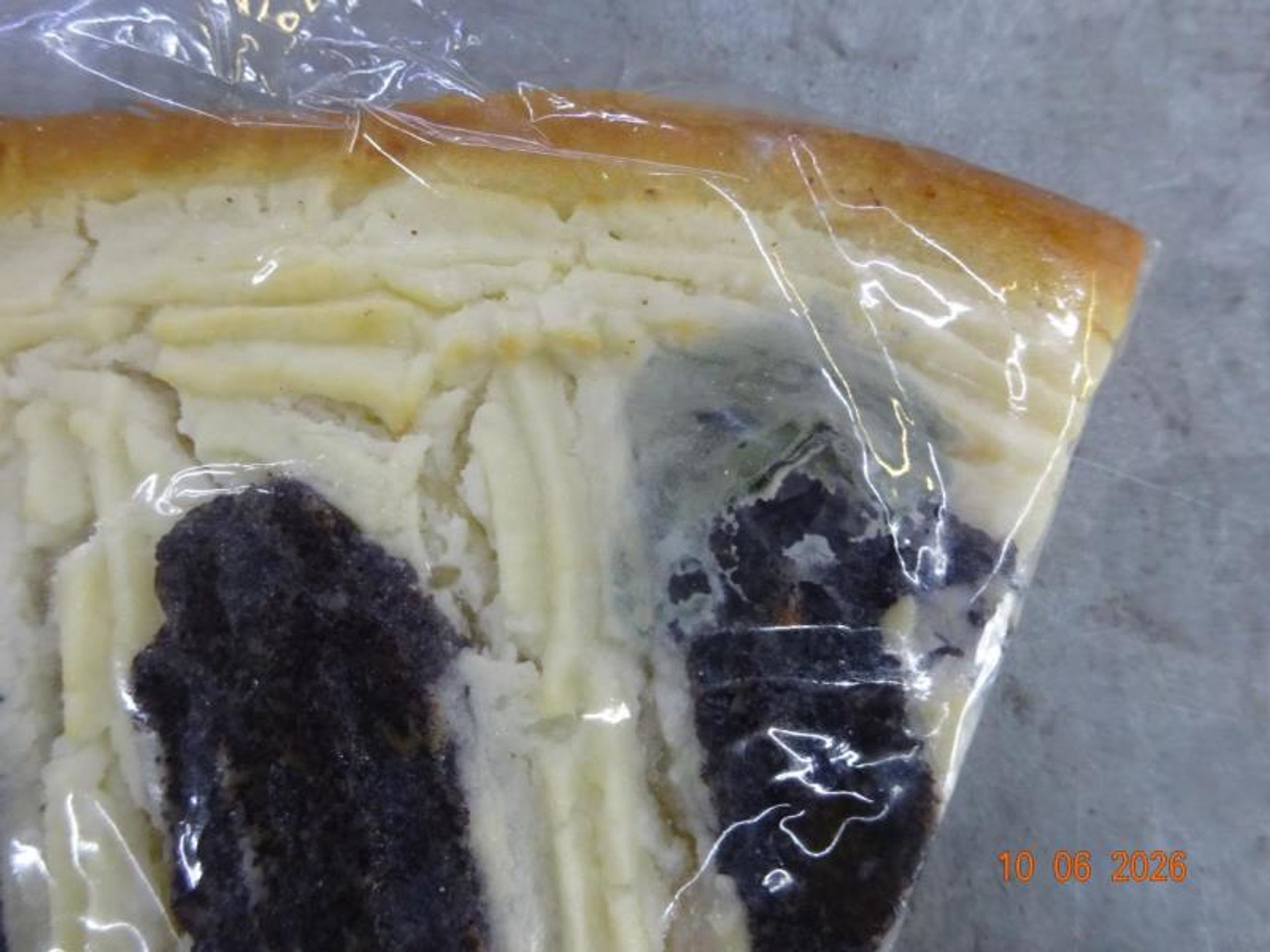 Nebezpečná potravina plesnivý koláč - Nebezpečné potraviny (7/10)