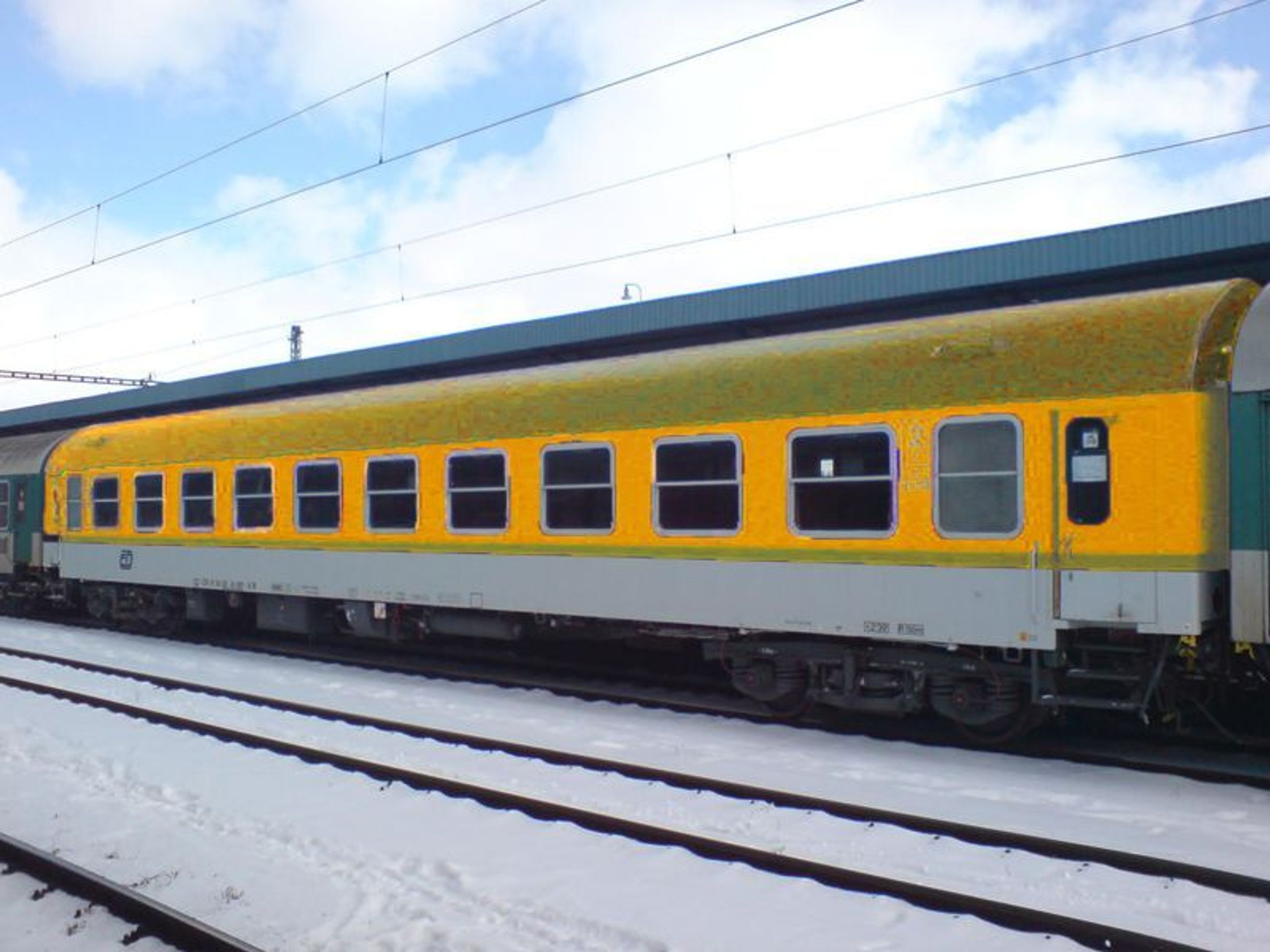 Vlak žlutá - GALERIE: Návrhy barevného designu vlaků (2/6)