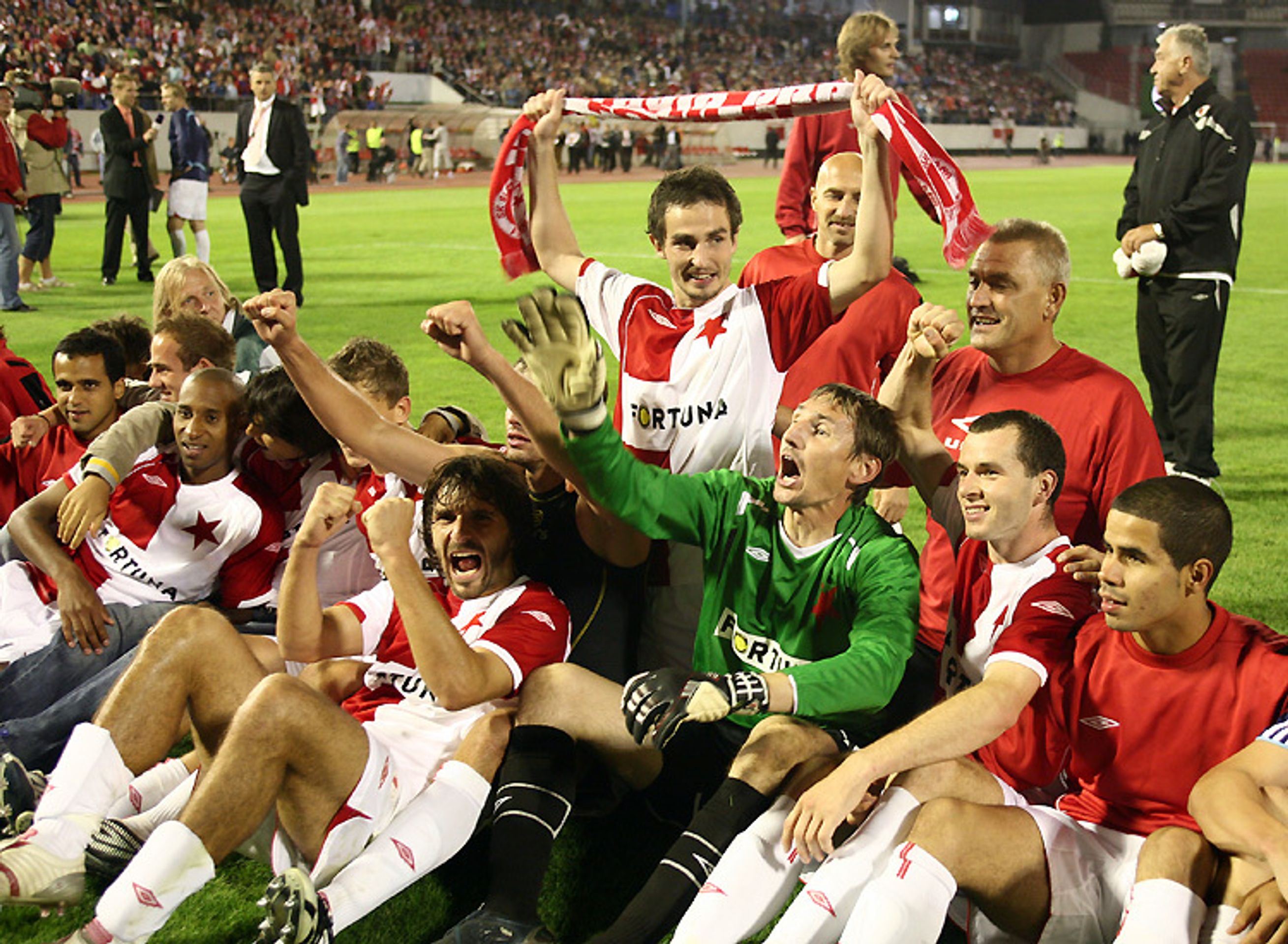 Po postupu do LIgy mistrů se Slavia mohla radovat. Dnes už ji čeká realita v podobě prvního zápasu v elitní soutěži. - Slavia zažila večer snů, Vlček jí vystřílel Ligu mistrů (5/5)