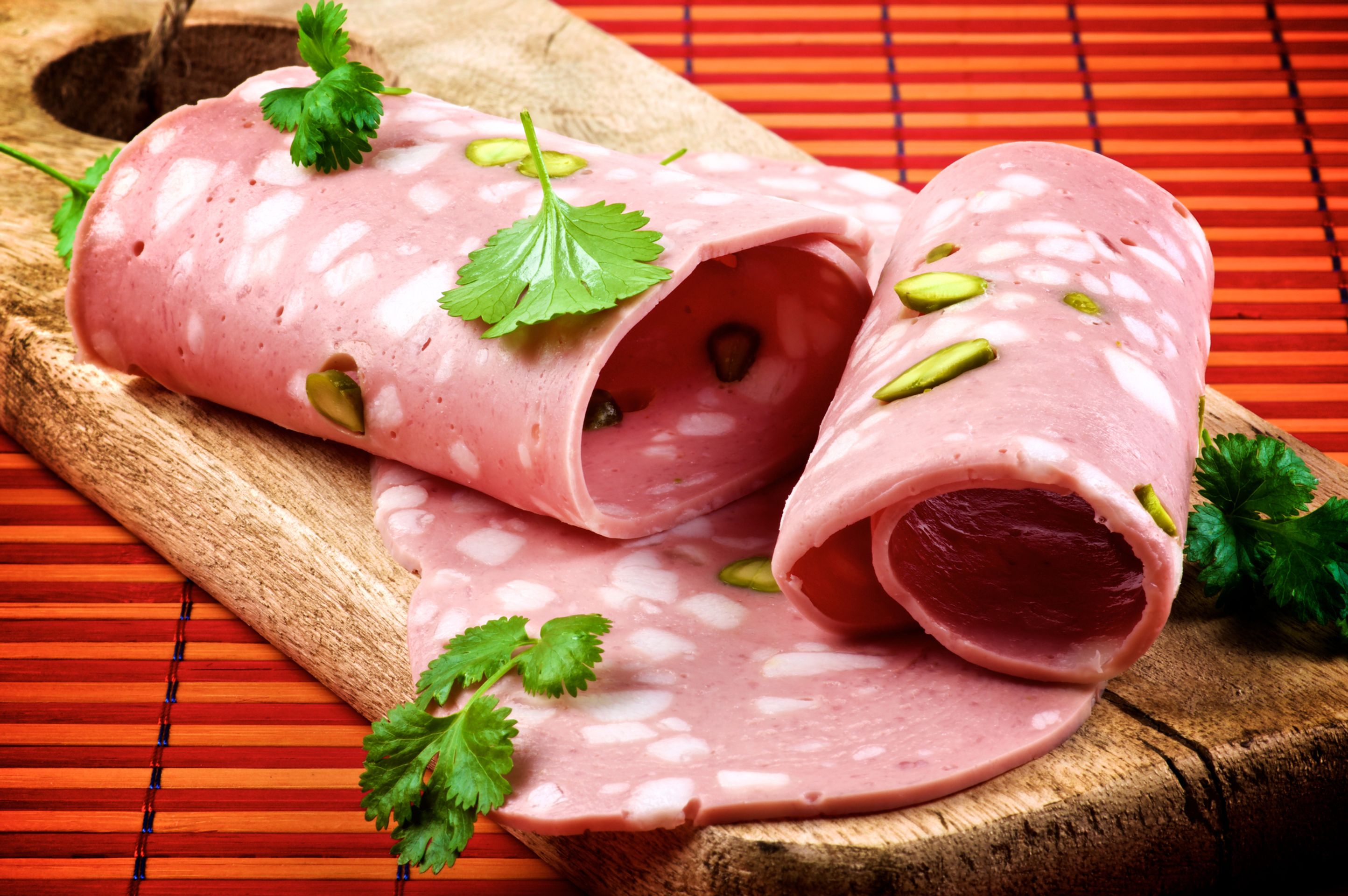 Italský salám mortadella - Nejoblíbenější uzeniny světa (3/7)