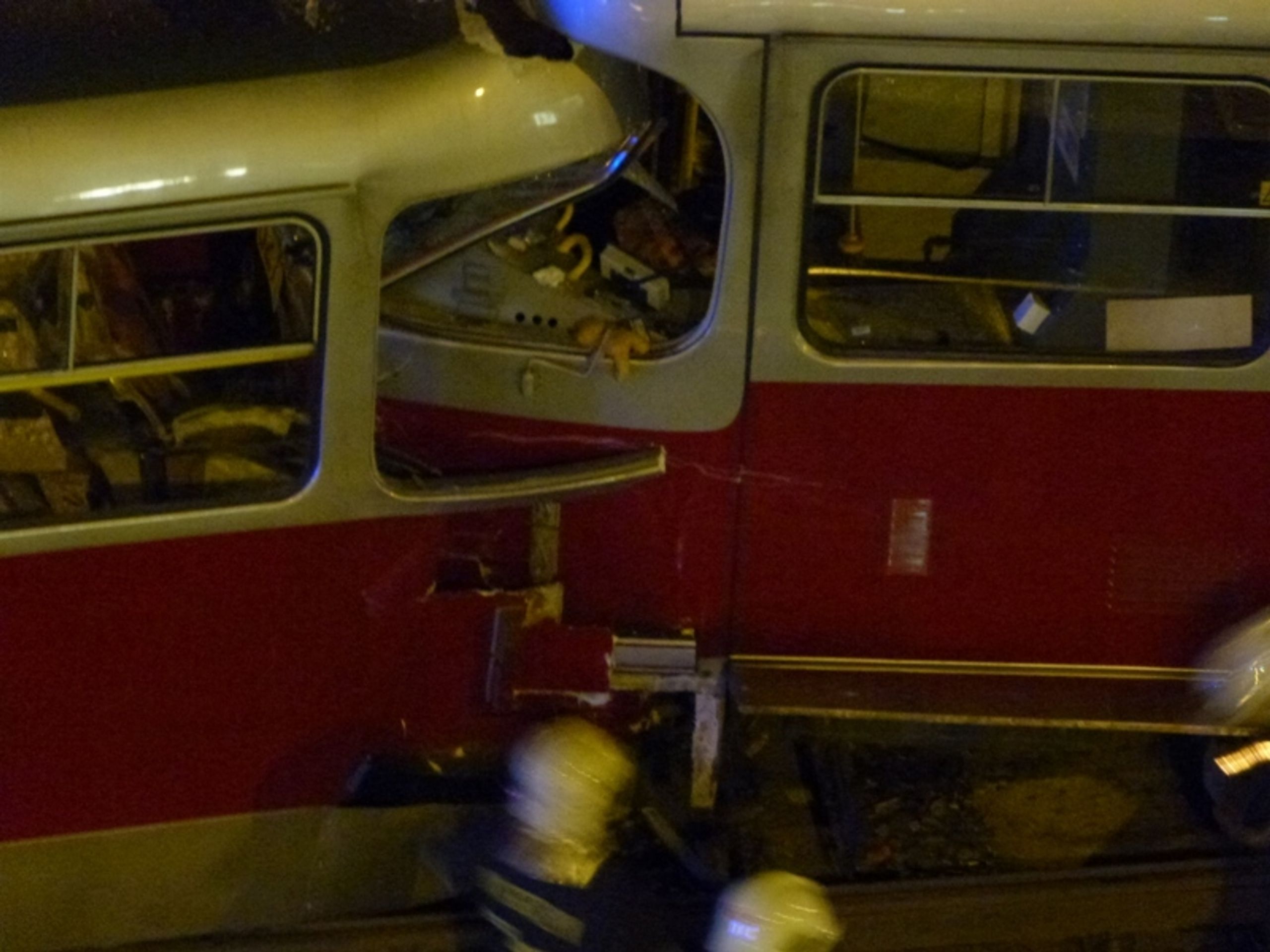 Nehoda tramvají na Hradčanské - 2 - Nehoda tramvají na Hradčanské (1/9)