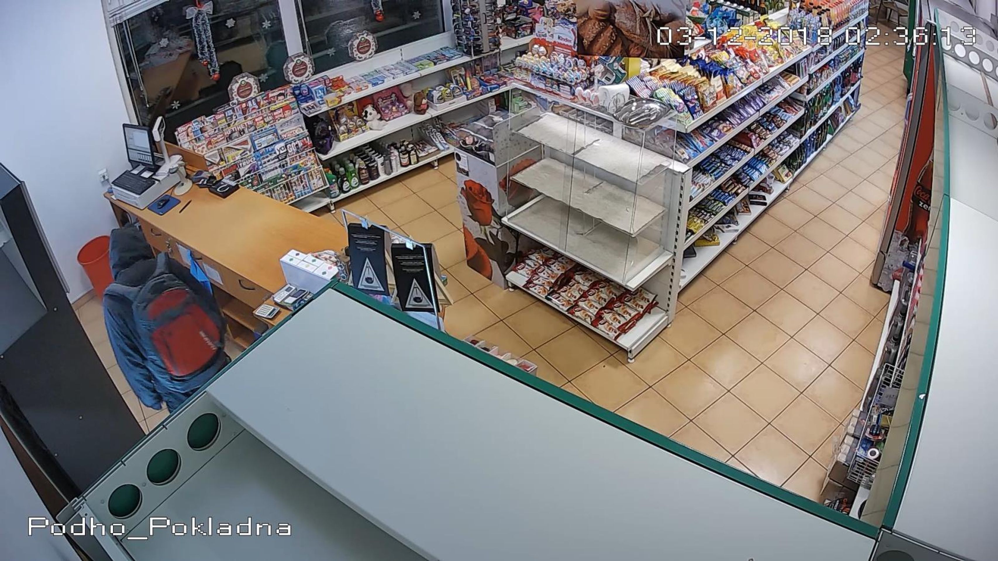 Loupežné přepadení obsluhy čerpací stanice na Mělnicku - 1 - GALERIE: Obviněné z vraždy a loupeže na pumpě u Nelahozevsi vedou k soudu (14/17)