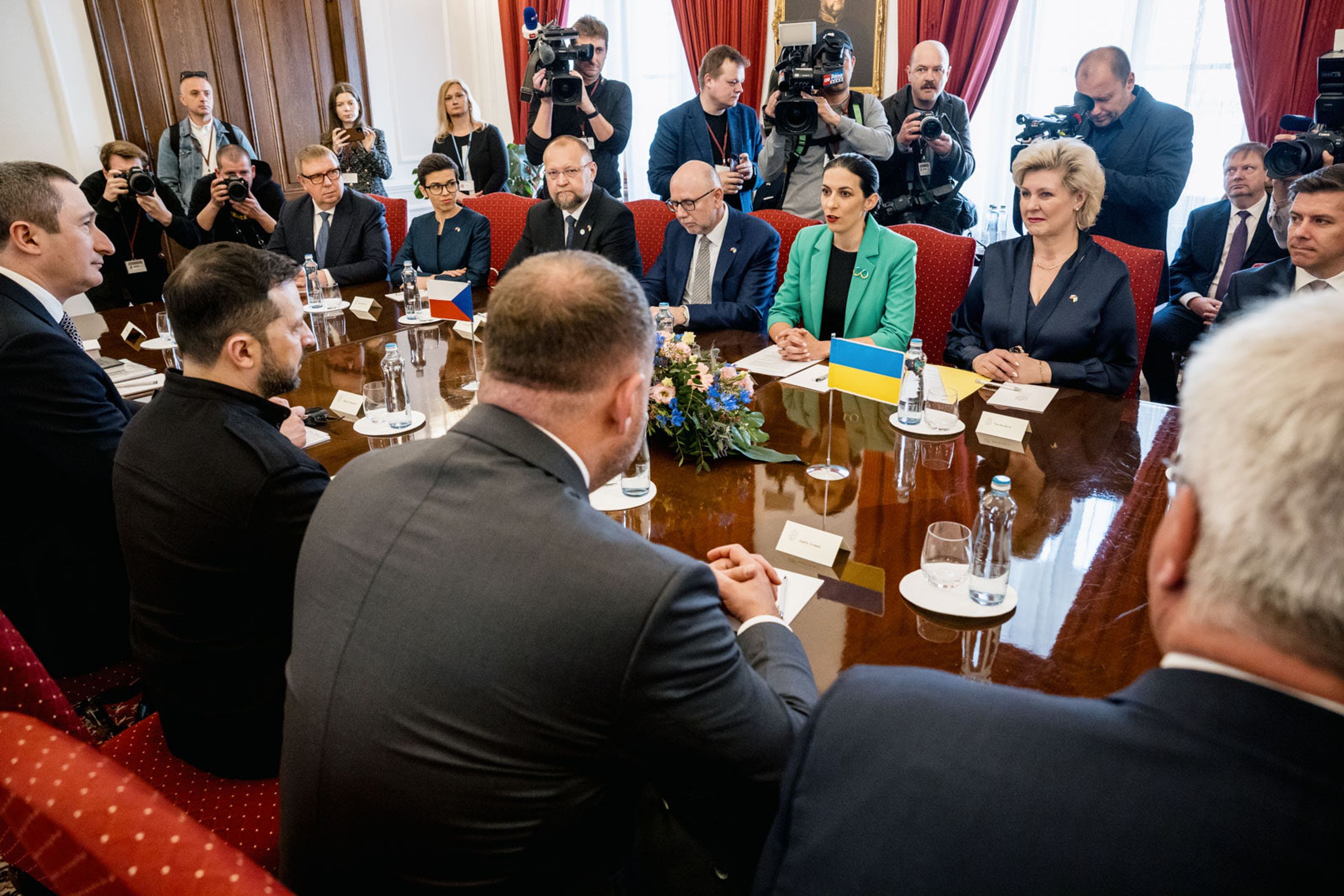 Volodymyr Zelenskyj na setkání zástupců politických stran, 5. 5. 2025 market_a - Volodymyr Zelenskyj v Praze, 2025 (9/19)