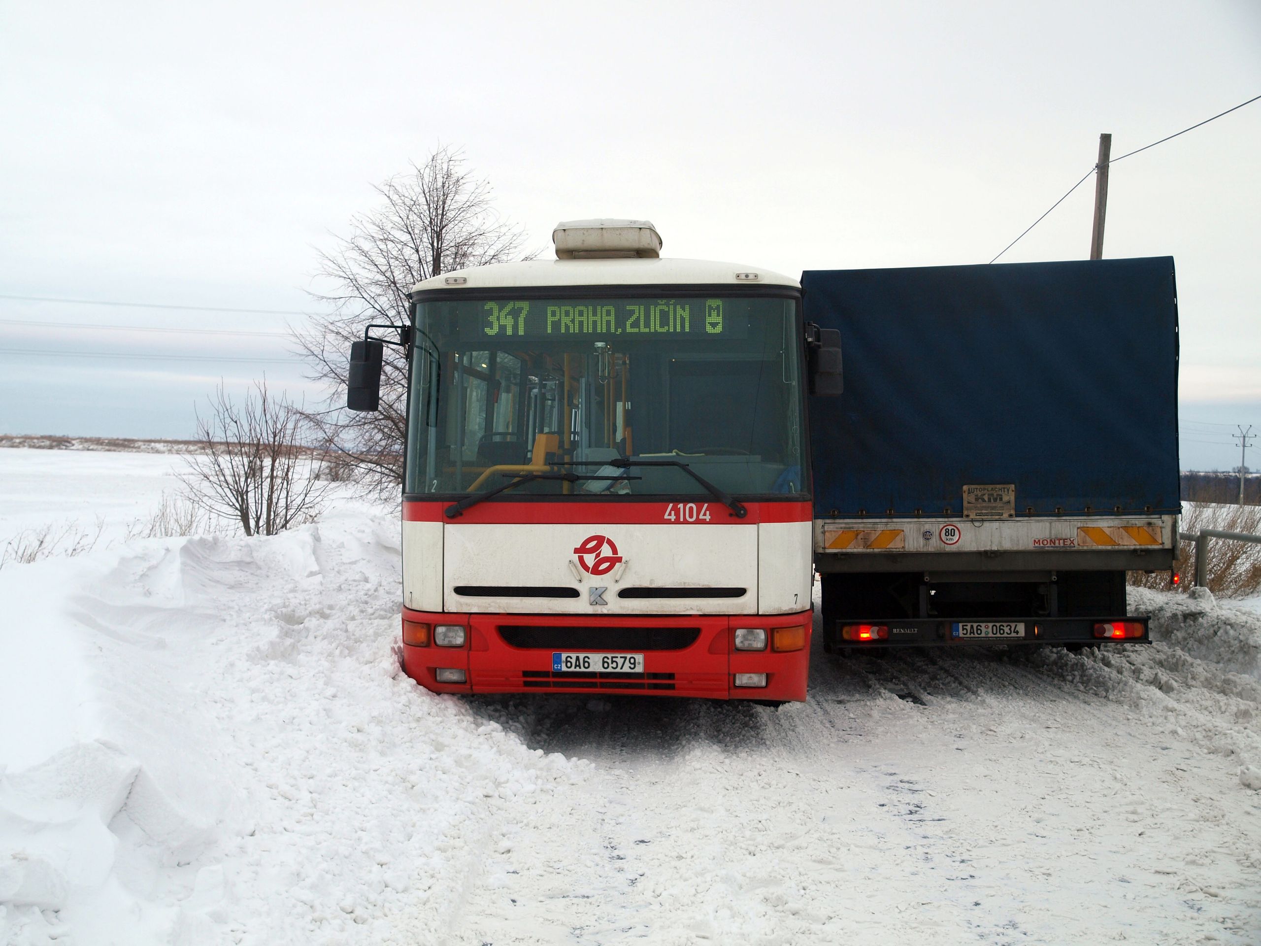 Chýně - uvíznutí autobusu - 3 - GALERIE - Chýně (3/7)