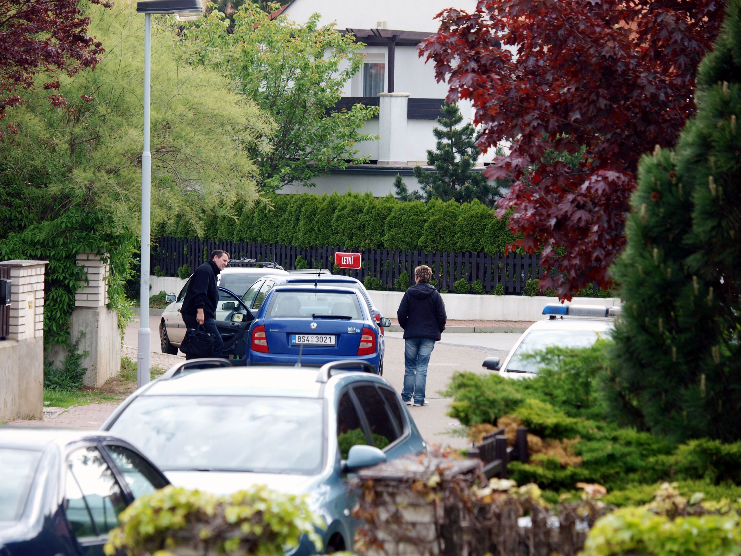 Policie prohledává dům Davida Ratha - 3 - Policie prohledává dům Davida Ratha (3/6)