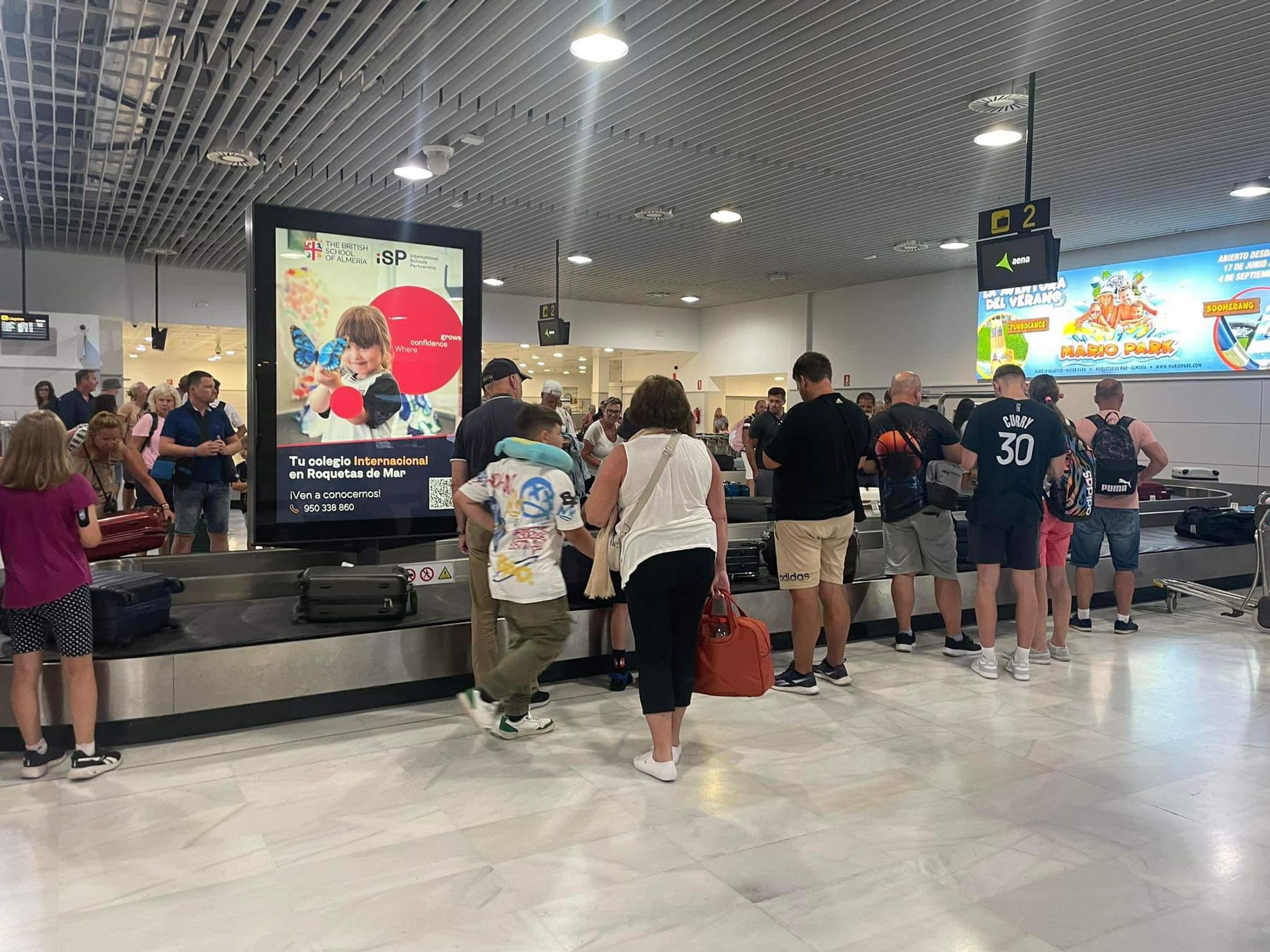 Čeští turisté čekající na let ze Španělska (14) - Čeští turisté čekající na let ze Španělska (13/14)
