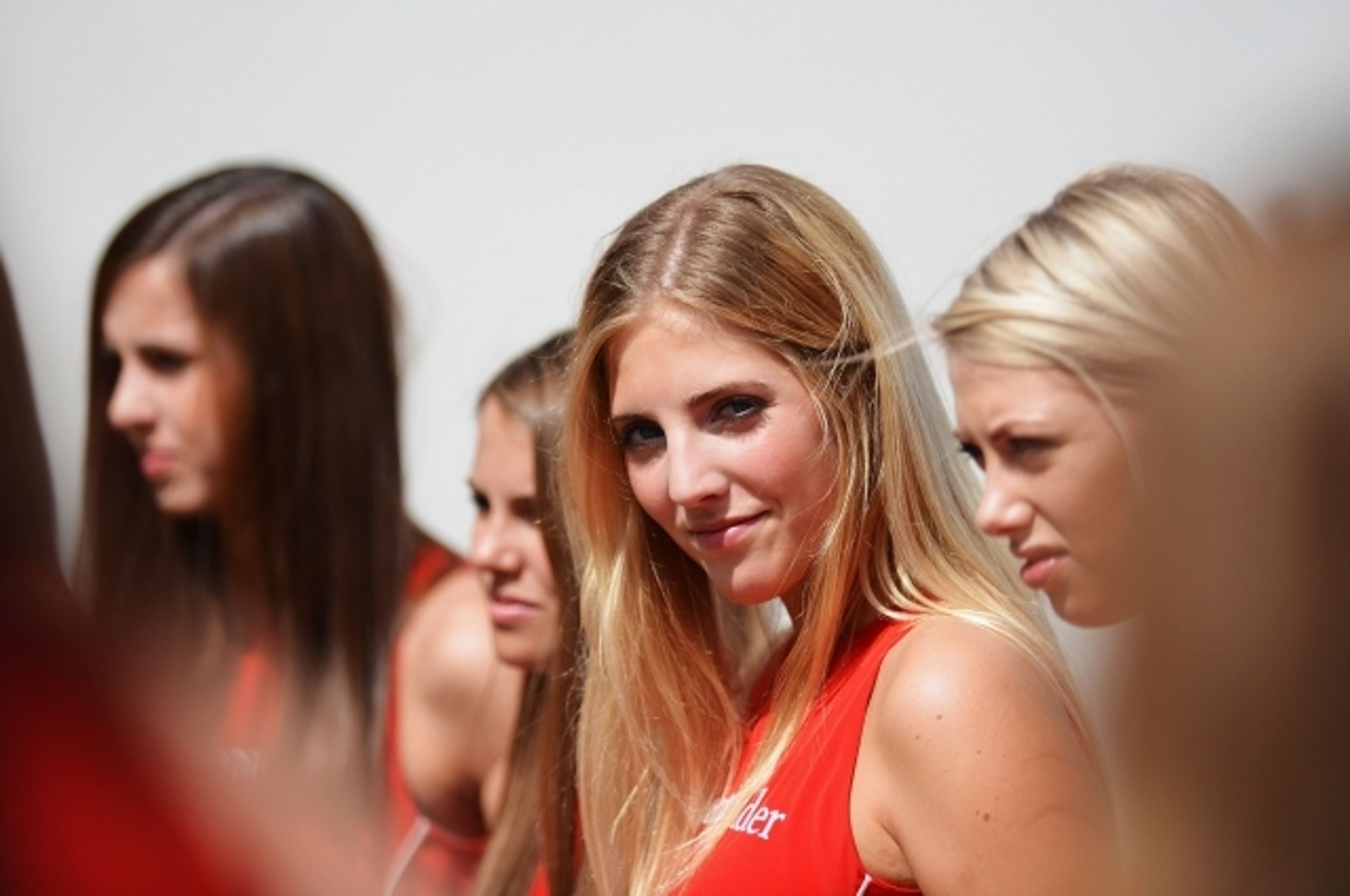 Krásné dívky ve světě F1 - 22 - GALERIE: Sexy zadečky, krásná prsa a dlouhé nohy v F1 (21/31)