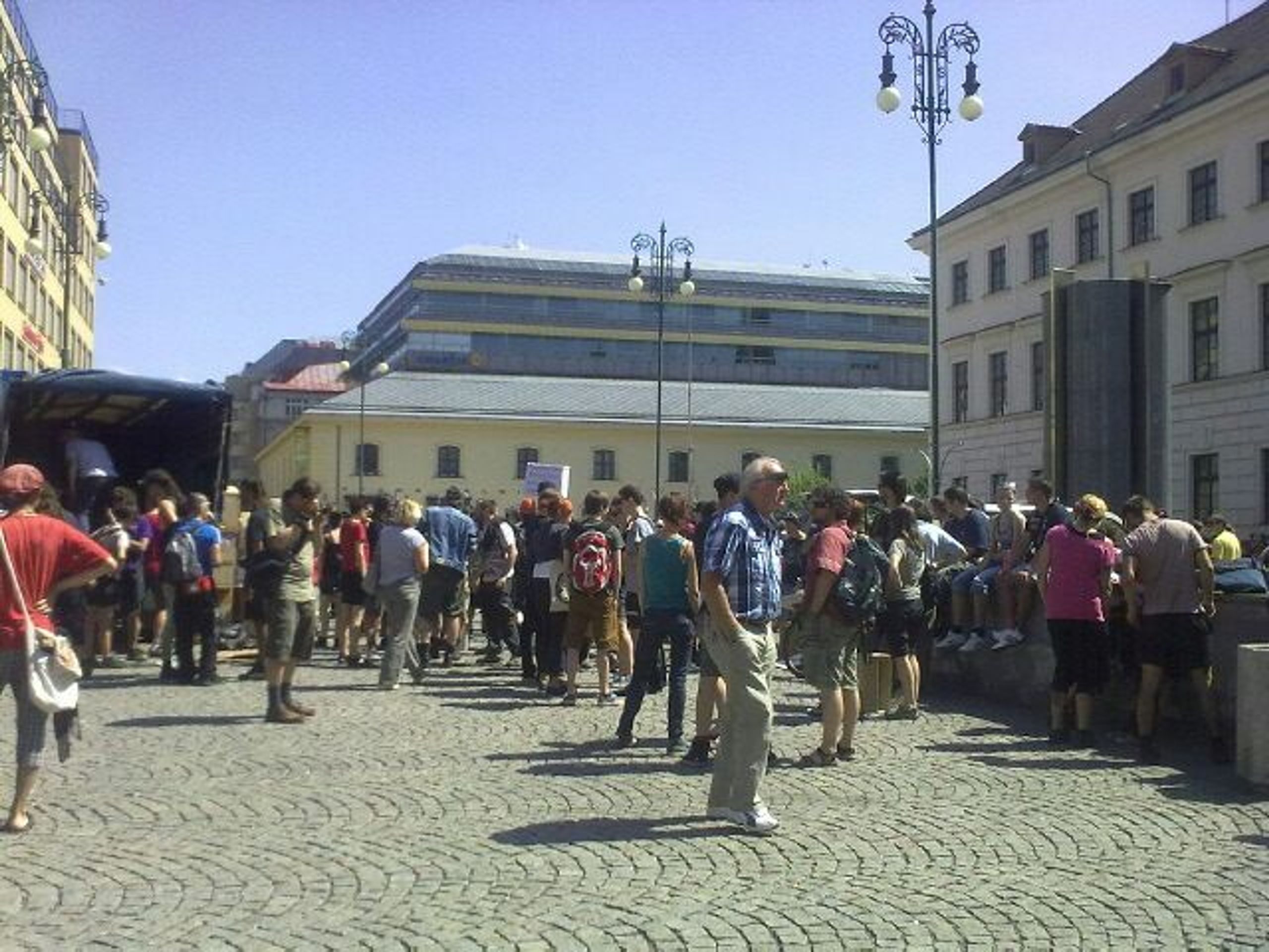 Anarchisté na náměstí Republiky - 2 - Oslavy Svátku práce - anarchisté (2/16)