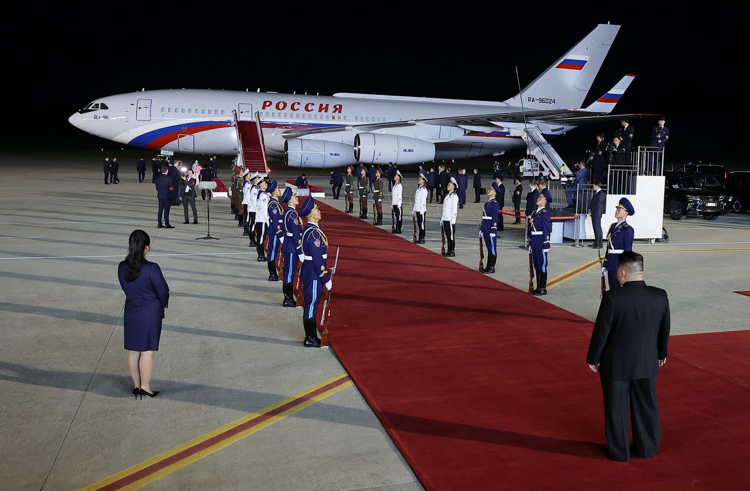Vladimir Putin přicestoval do KLDR, na letišti je vítal Kim Čong-Un - Vladimir Putin navštívil Severní Koreu (1/10)