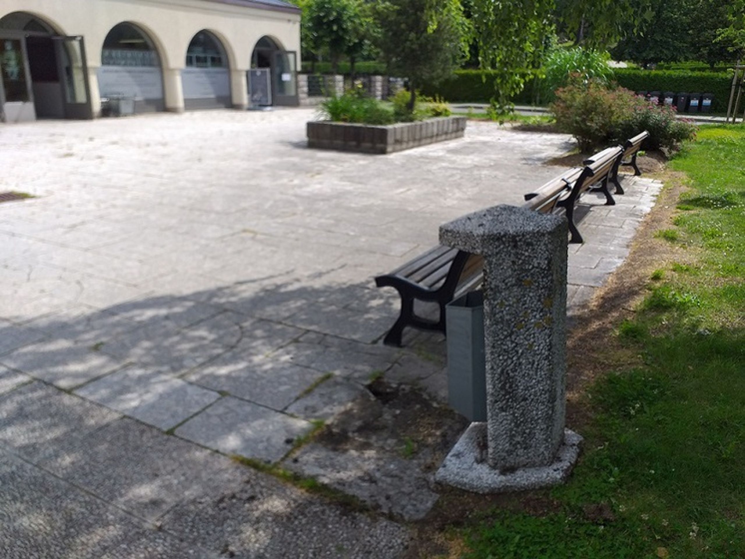 Poničené hroby - 1 - GALERIE: Poničené hroby na hřbitově u libereckého krematoria (5/13)