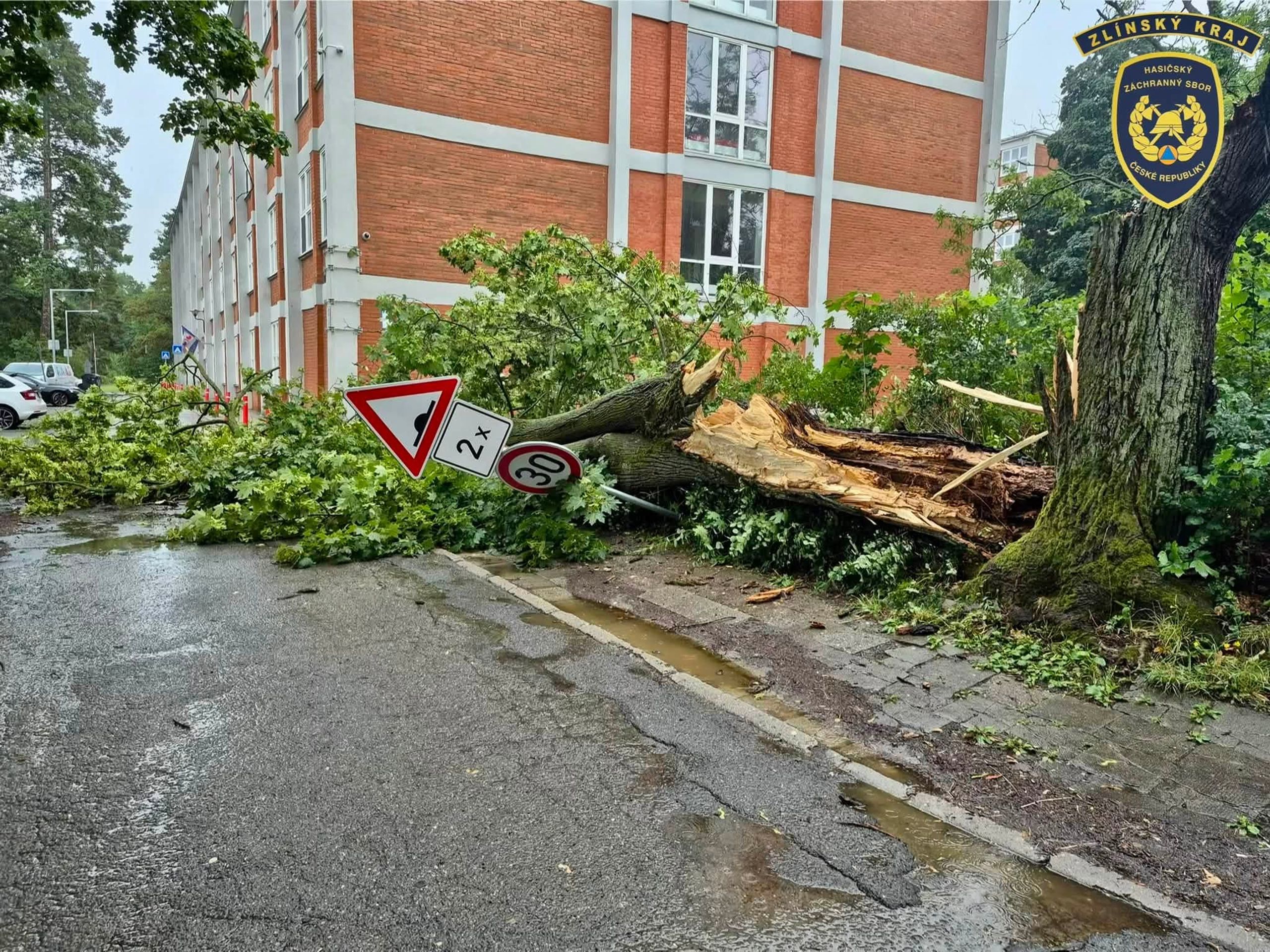 Následky bouřek ve Zlínském kraji - Následky nedělních bouřek (7/12)