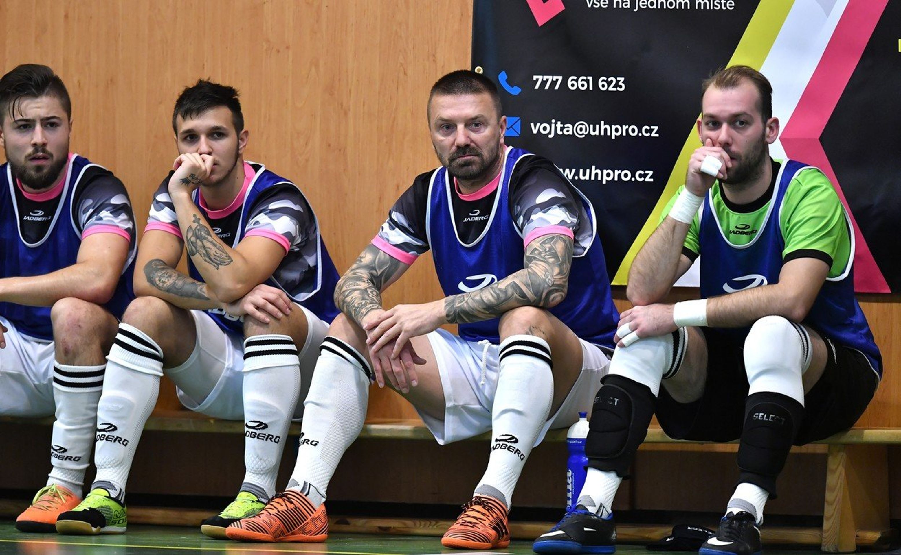 Tomáš Řepka naskočil do zápasu na poslední 2 minuty - GALERIE: Tomáš Řepka si zahrál futsal proti Slavii (2/5)