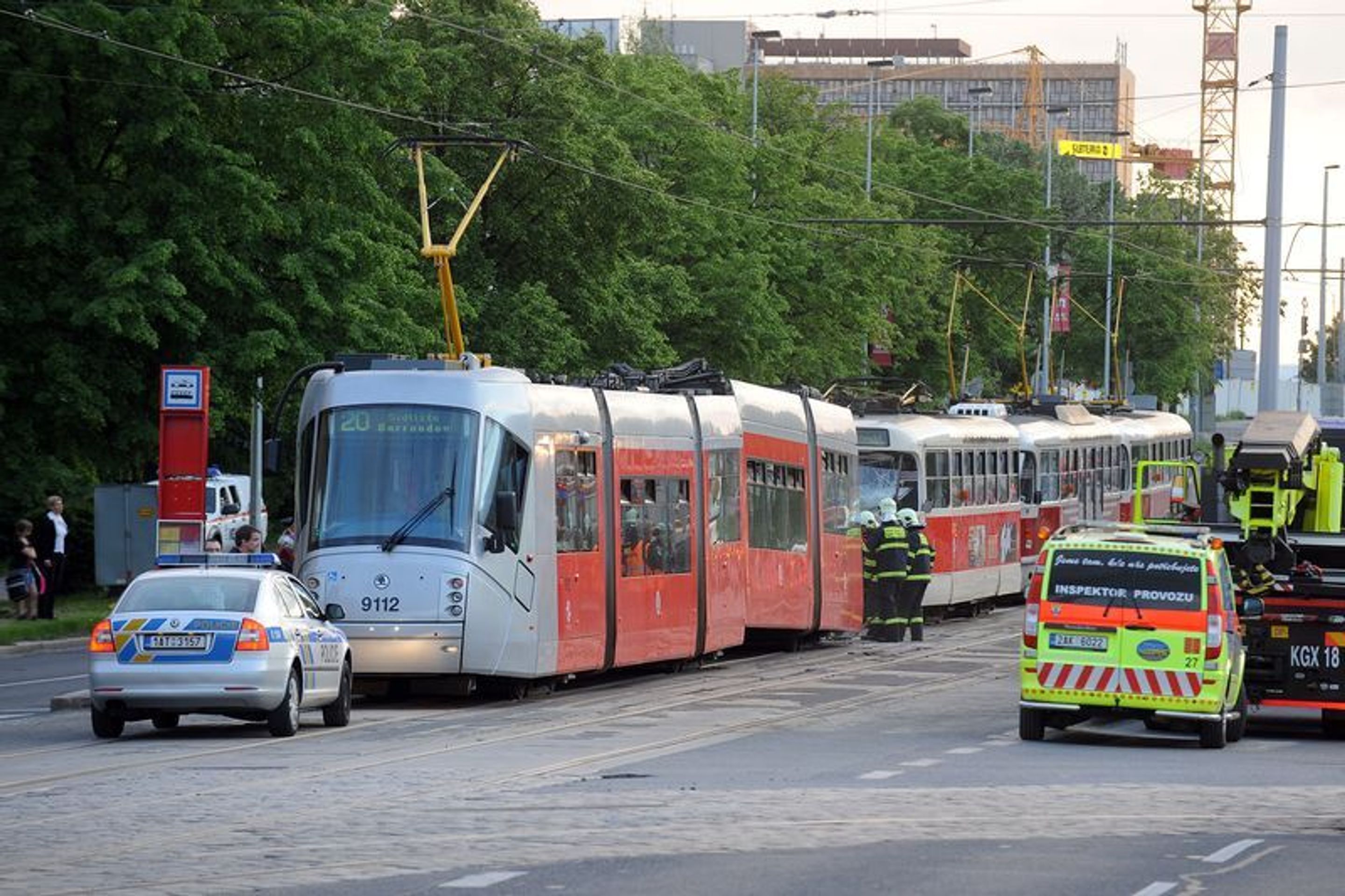 Srážka tramvají na Evropské ulici - 1 - GALERIE: Srážka tramvají na Evropské (1/7)