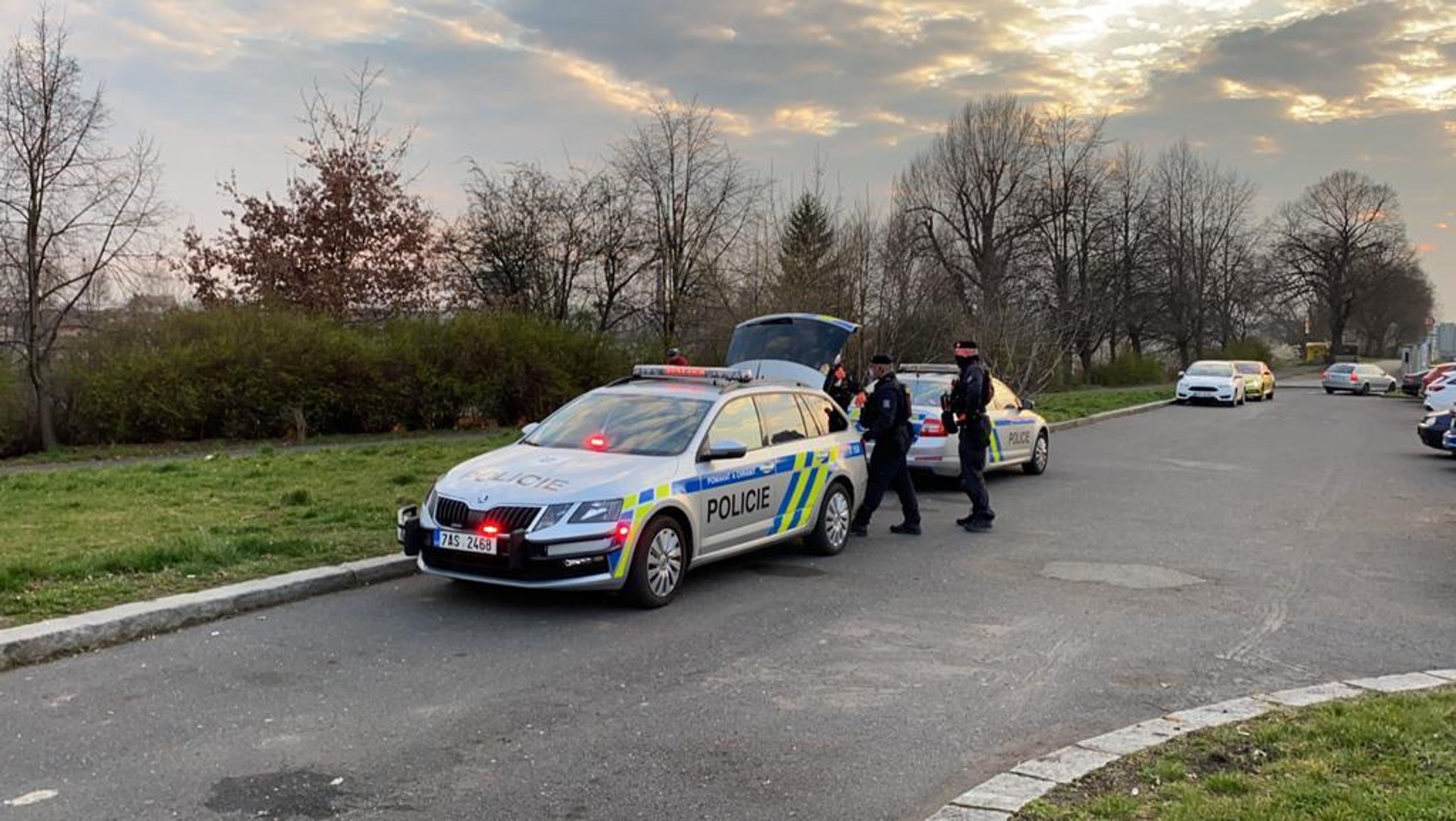 Policie zadržela pacienta, který utekl z nemocnice na Bulovce - 3 - GALERIE: Policie zadržela pacienta, který utekl z nemocnice na Bulovce (2/4)