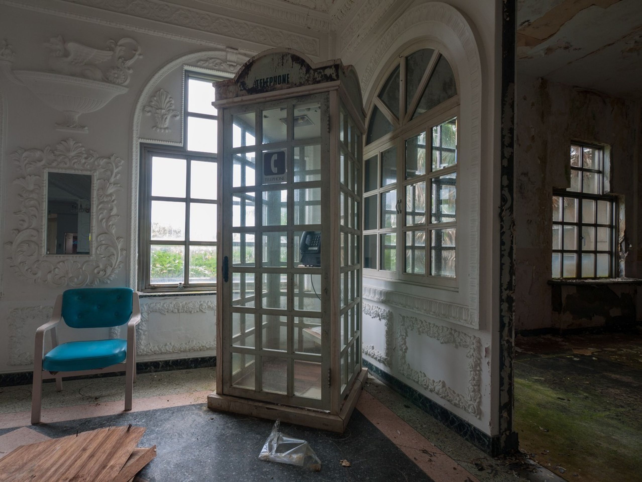Opuštěný hotel - 2 - GALERIE: Opuštěný hotel (2/9)