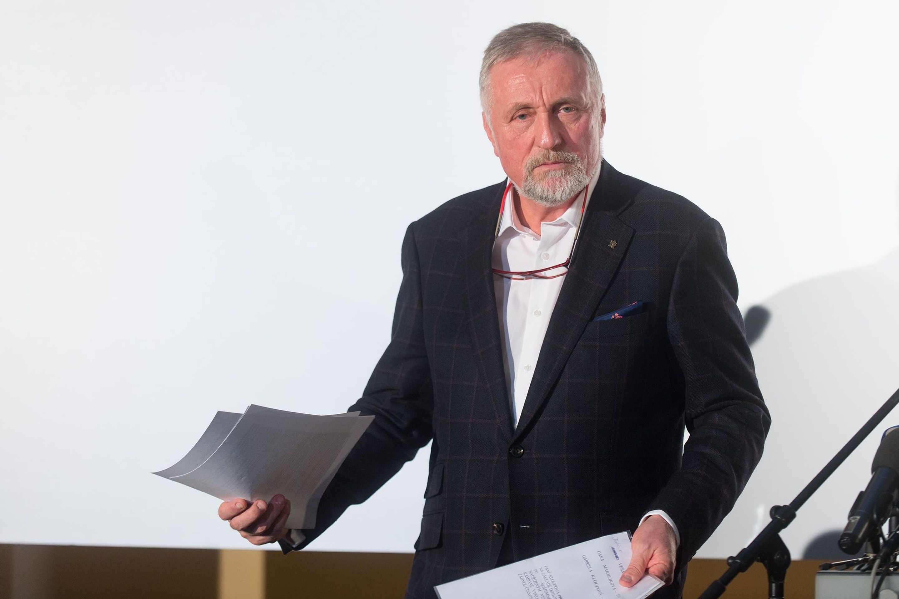 Mirek Topolánek - 7 - GALERIE: Mirek Topolánek na tiskové konferenci ke své kandidatuře (9/9)