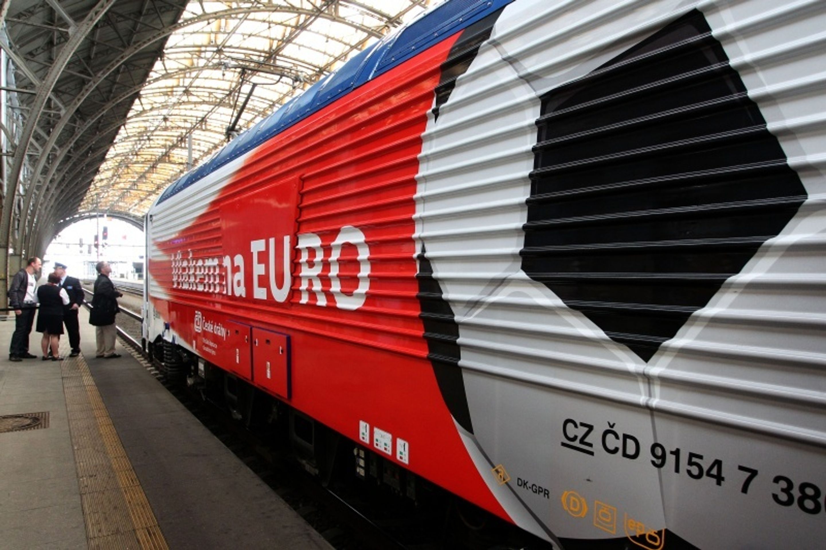 Reprezentace odjela vlakem na EURO - 10 - GALERIE: Reprezentace odjela vlakem na EURO (10/16)