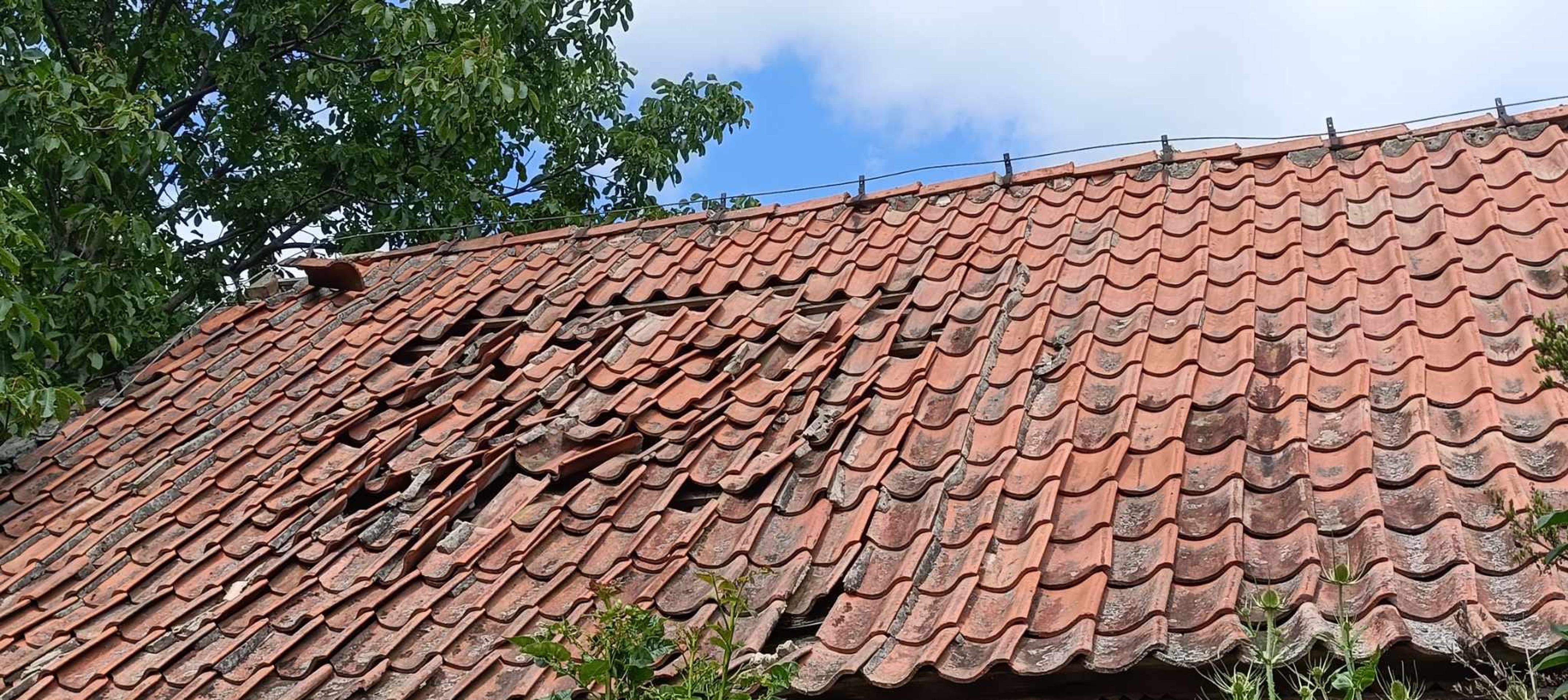 Polský MIG překročil rychlost zvuku. Poškodilo to střechy, pilot je mimo službu (1) - Polský MIG překročil rychlost zvuku (5/5)