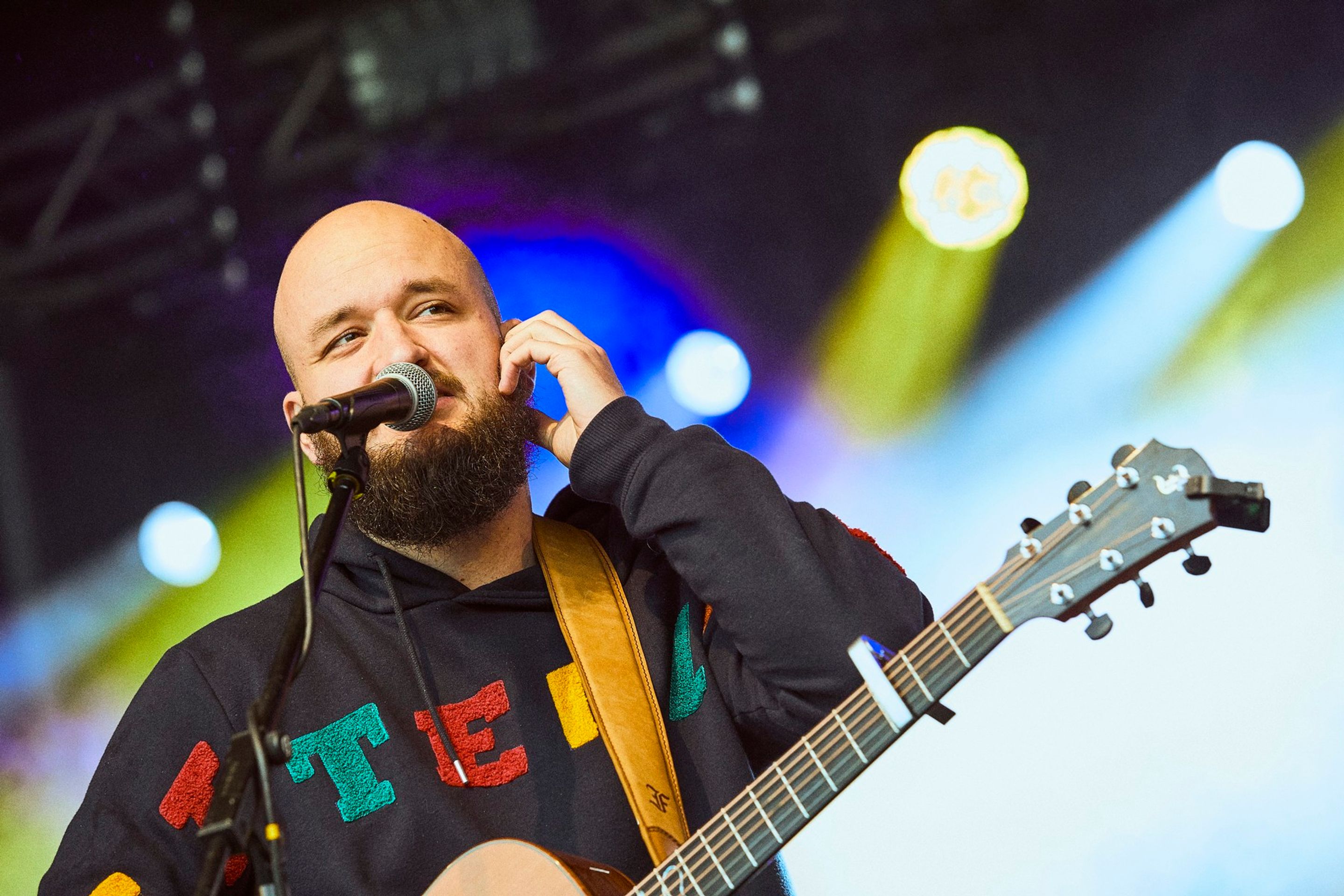 Hudebník Pokáč ( - Celebrity k zákazu bití dětí (3/12)