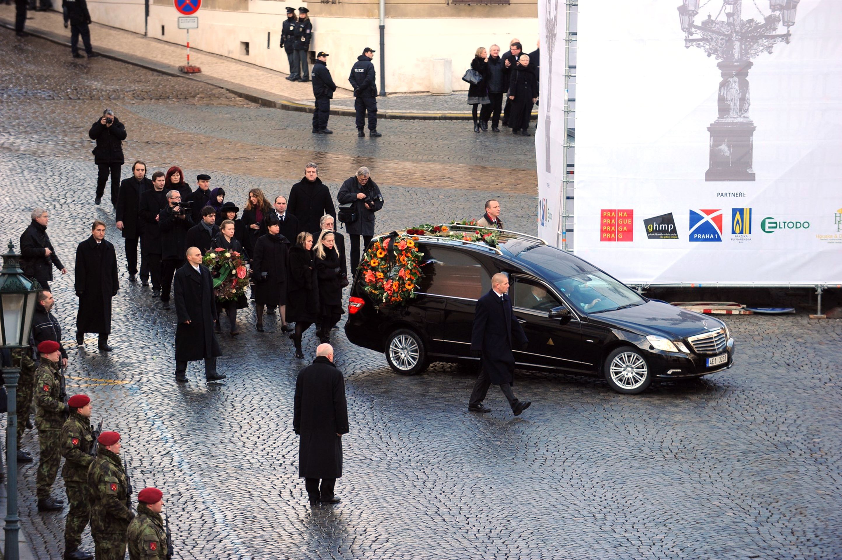 Smuteční průvod, Havel - Galerie: Havel na Hradě (7/16)