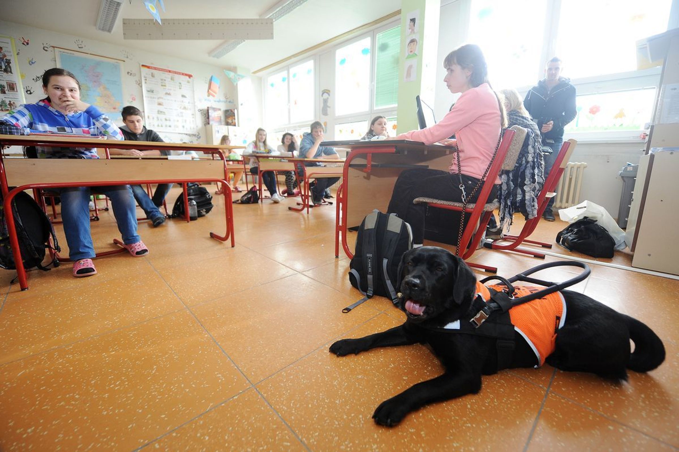 Nevidomá studentka pedagogiky vyučuje na základní škole - 5 - GALERIE: Nevidomá studentka pedagogiky vyučuje na základní škole v Liberci (4/8)