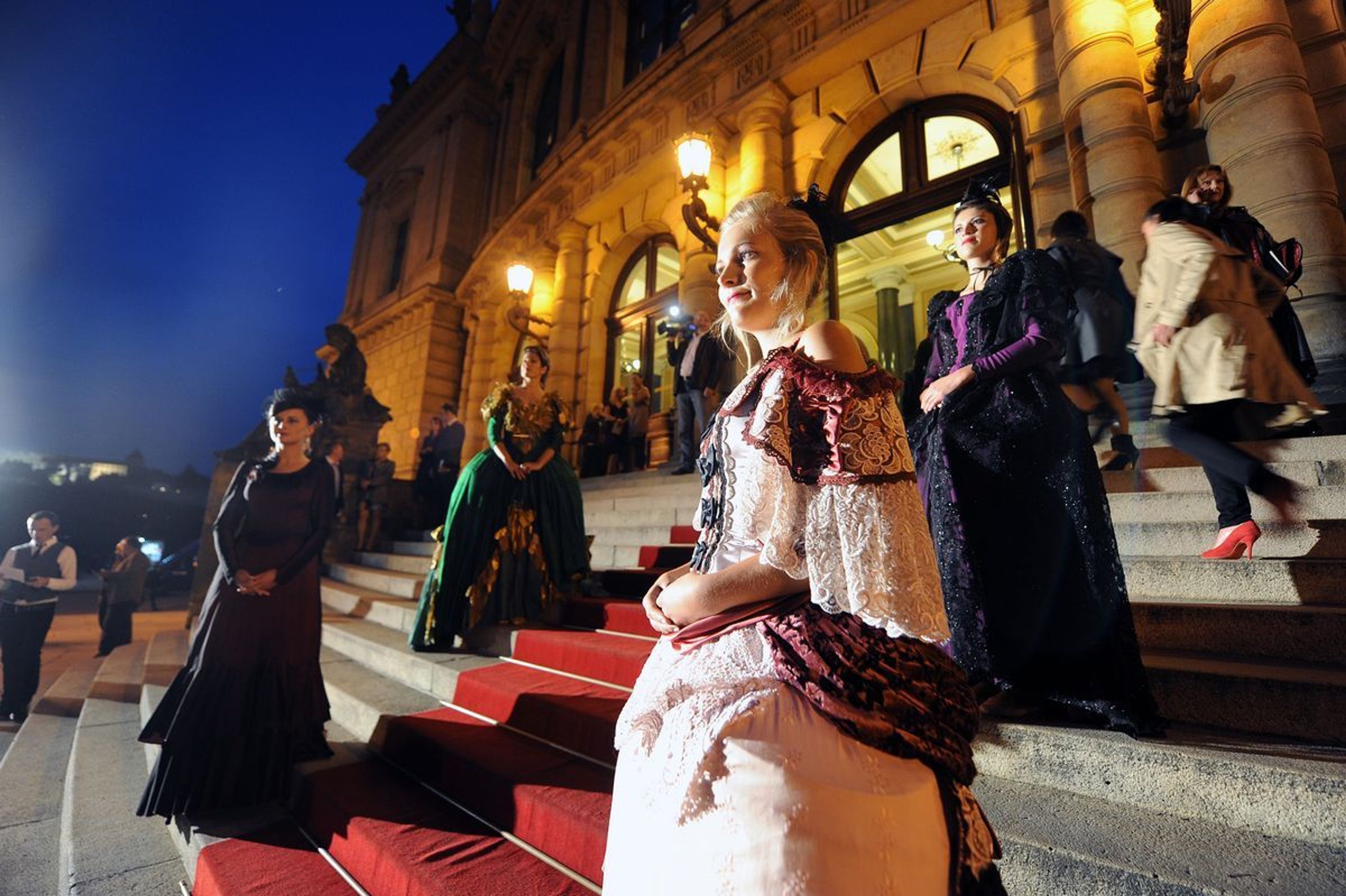 Premiéra filmu Donšajni - 3 - GALERIE: Donšajni ozářili pražské Rudolfinum. Podívejte se, kdo všechno přišel (4/27)