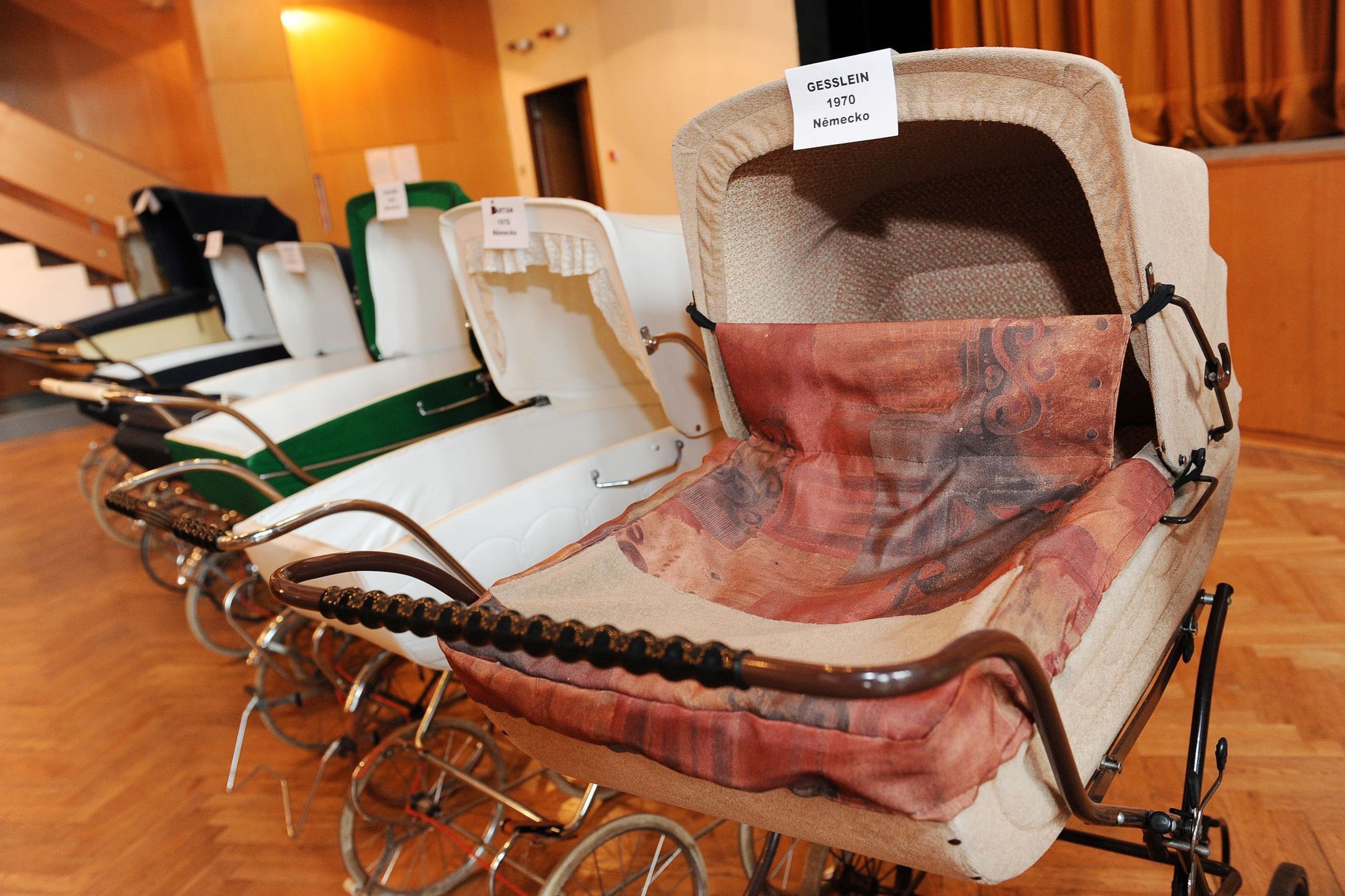 Výstava dobových dětských kočárků - 18 - GALERIE: Výstava dobových dětských kočárků (20/23)