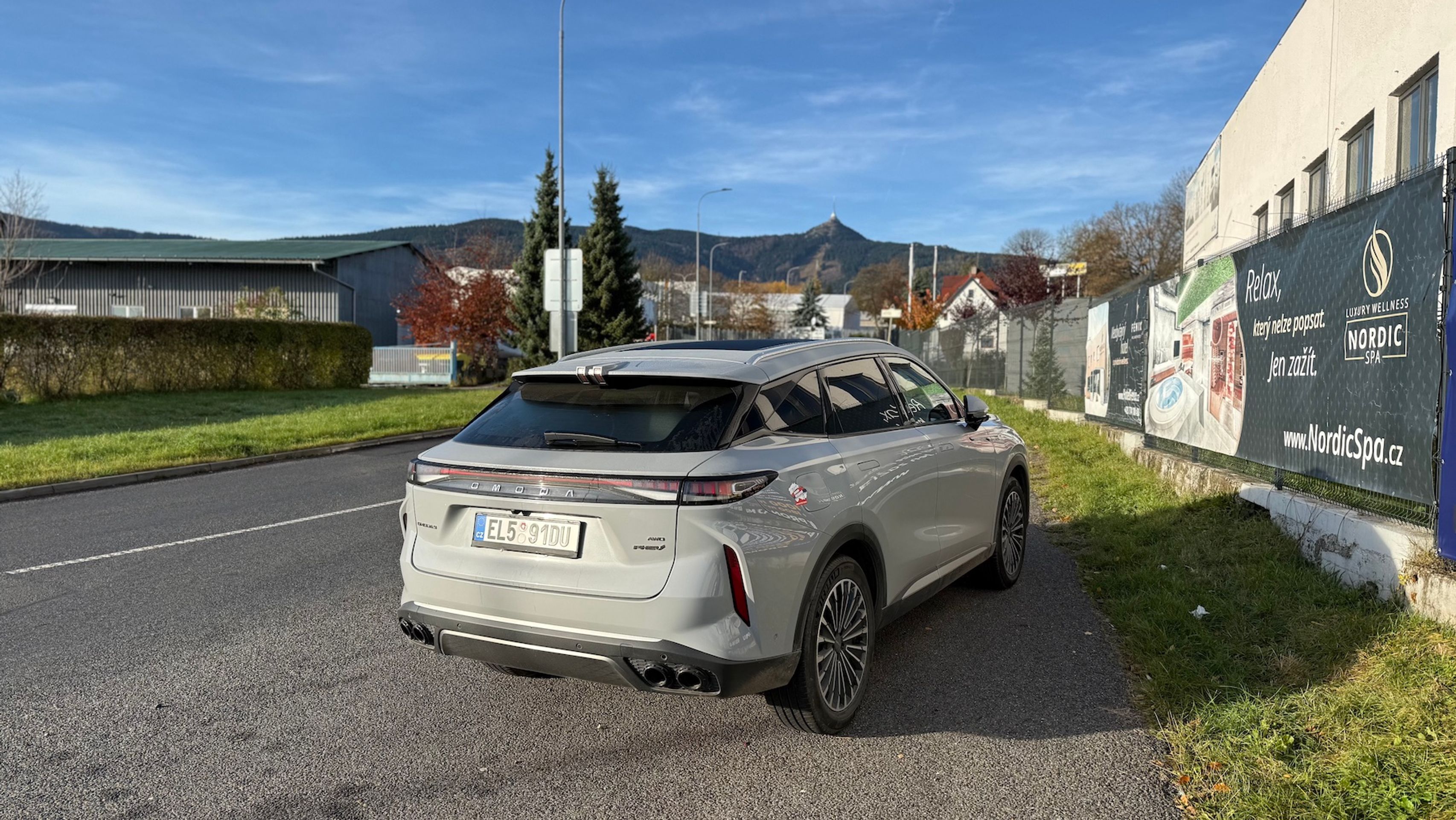 SUV Omoda 9 SHS překonalo český rekord - Čínské SUV Omoda 9 SHS překonalo český rekord (6/8)