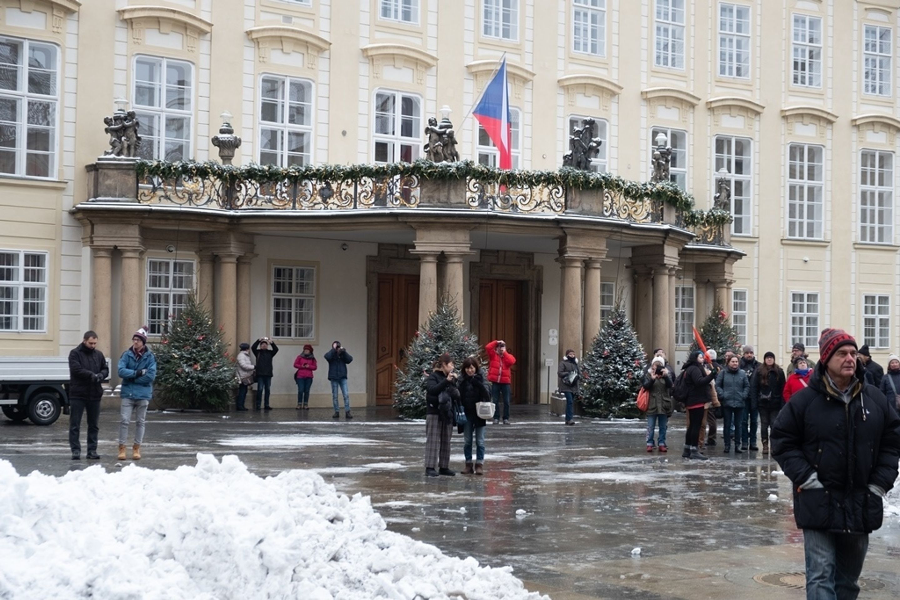 Vánoční trhy: Hradčanské náměstí - GALERIE: Vánoční trhy v Praze (14/22)
