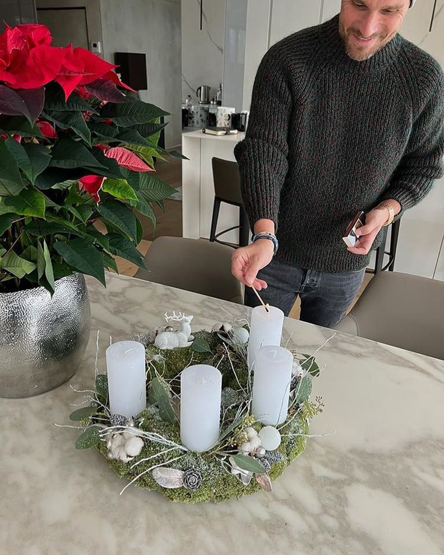 Leoš Mareš s Monikou ukázali svůj adventní věnec - Celebrity se pochlubily adventní výzdobou (16/23)