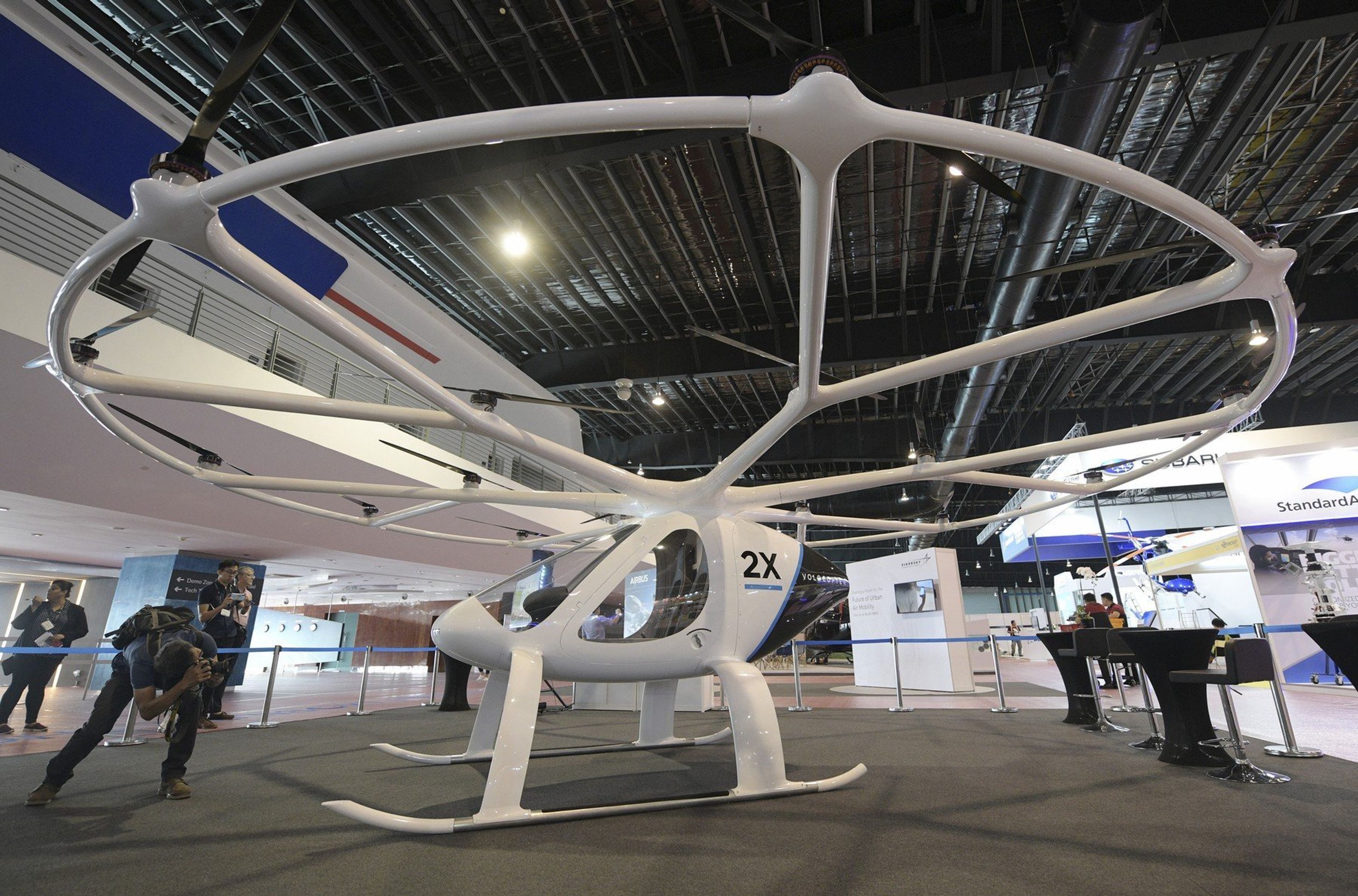 První aerotaxi na světě začne fungovat v roce 2020 - 3 - GALERIE: Nico Rosberg představil první aerotaxi na světě (2/4)