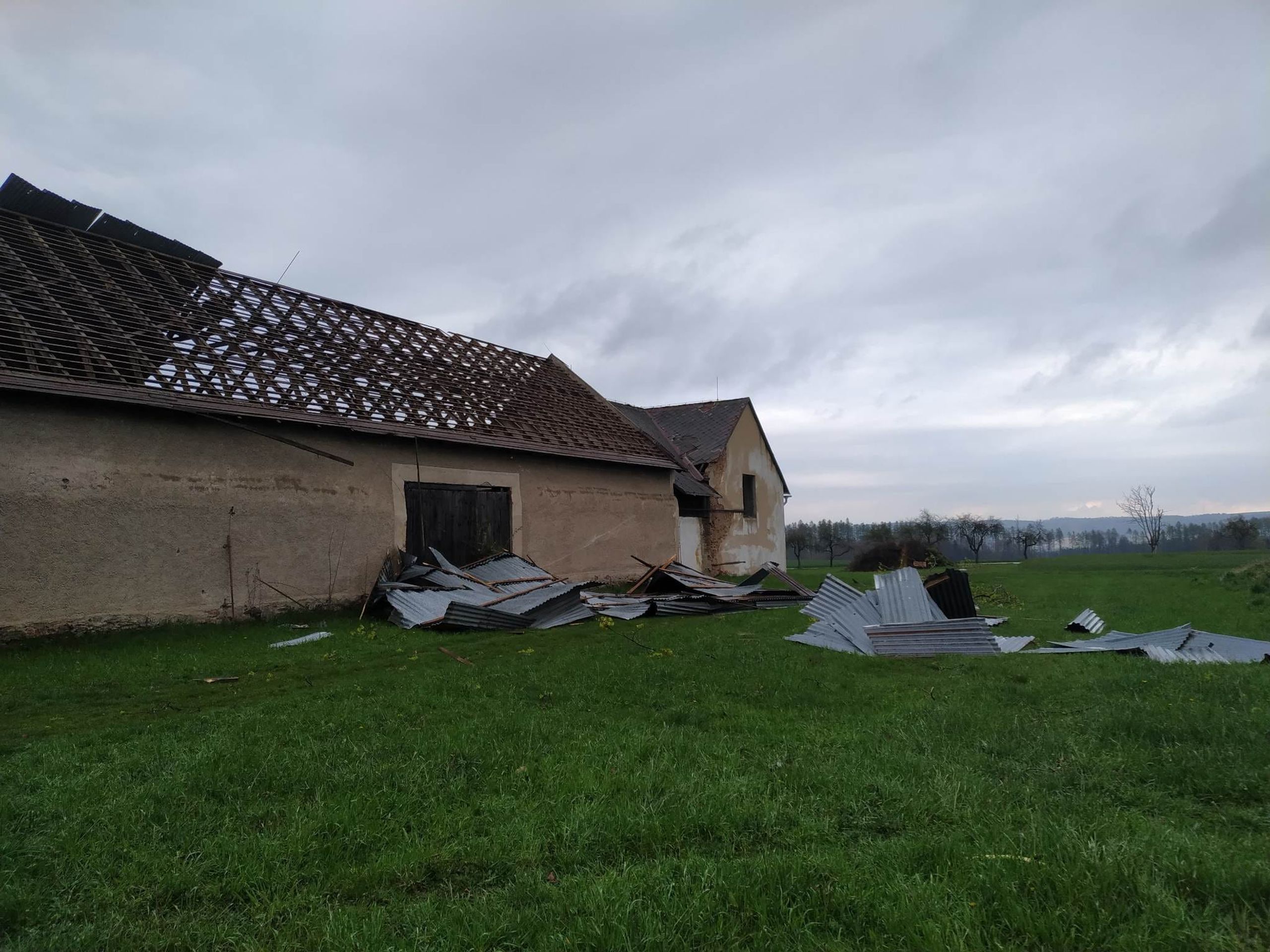 V Nejepíně na Havlíčkobrodsku nejspíš řádilo tornádo - V Nejepíně na Havlíčkobrodsku nejspíš řádilo tornádo (5/6)