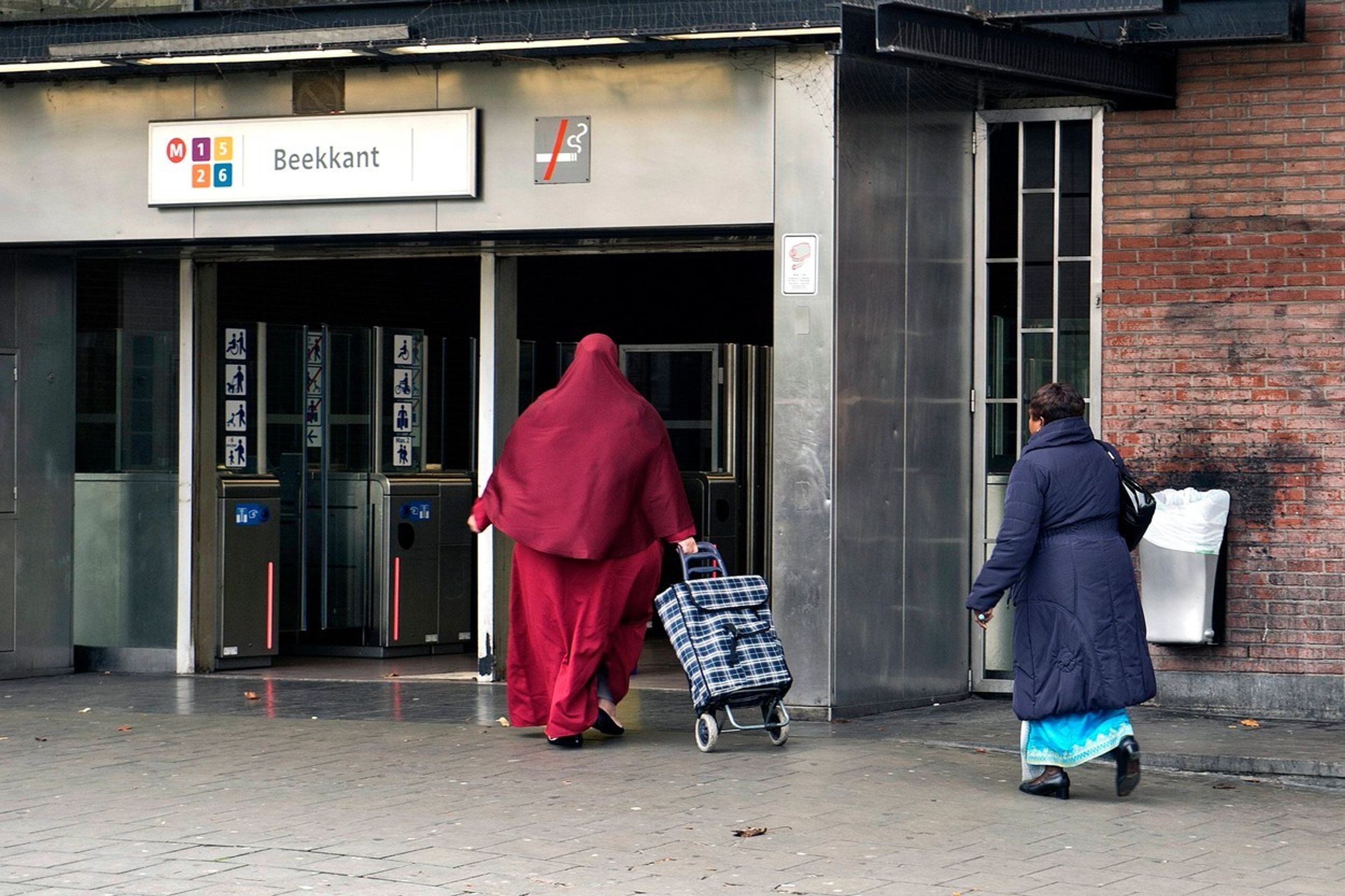 Molenbeek - Bruselská čtvrť - 2 - GALERIE: Molenbeek, bruselská čtvrť, kde žili teroristé (2/8)