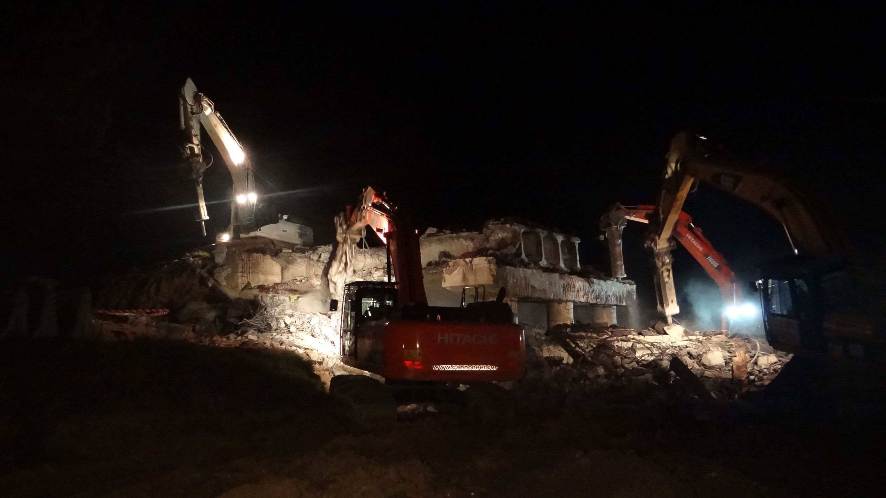 Demolice mostu na dálnici D4 - 4 - GALERIE: Demolice mostu na dálnici D4 (4/6)