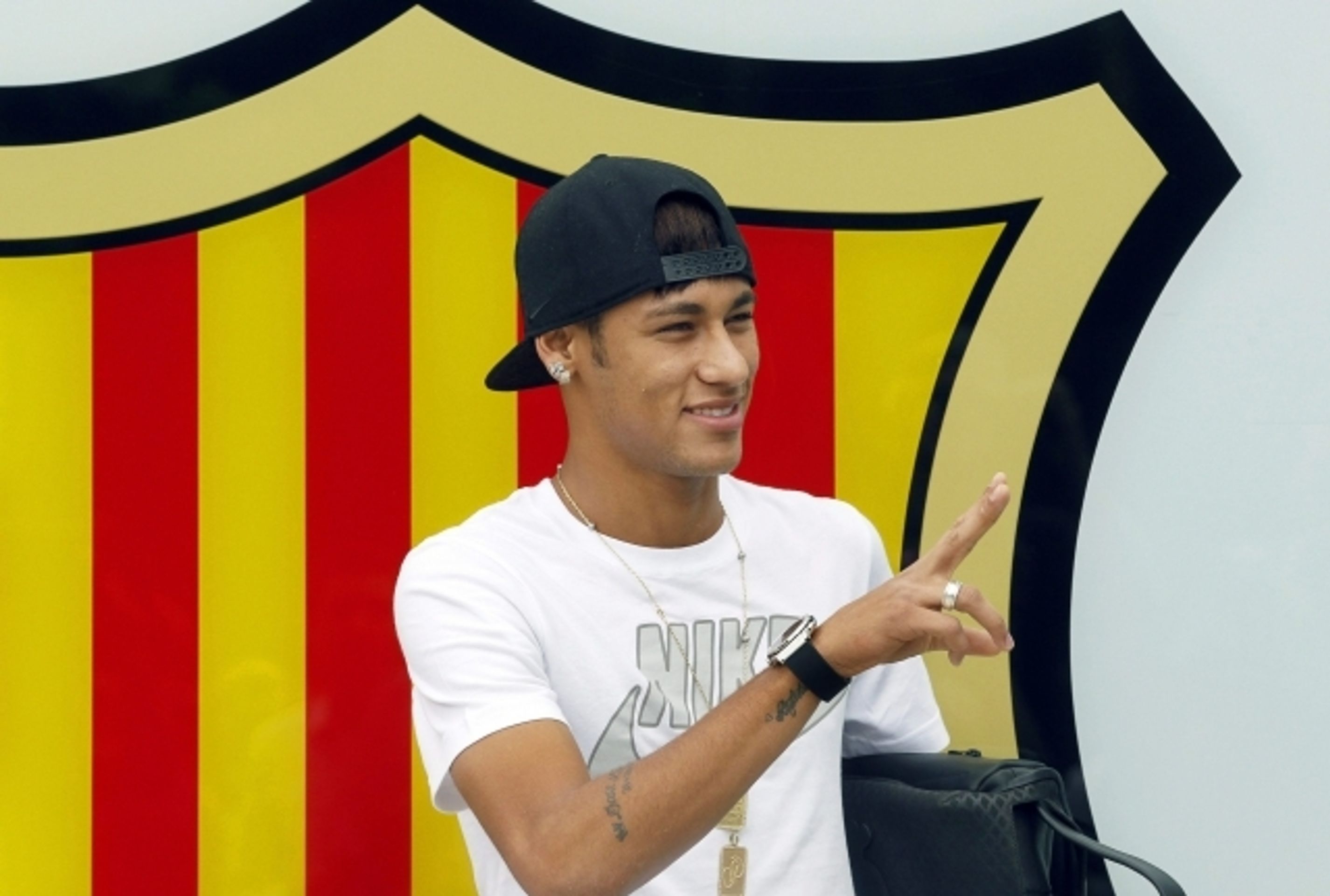 Neymar dorazil do Barcelony - 8 - GALERIE: Neymar dorazil do Barcelony (3/15)