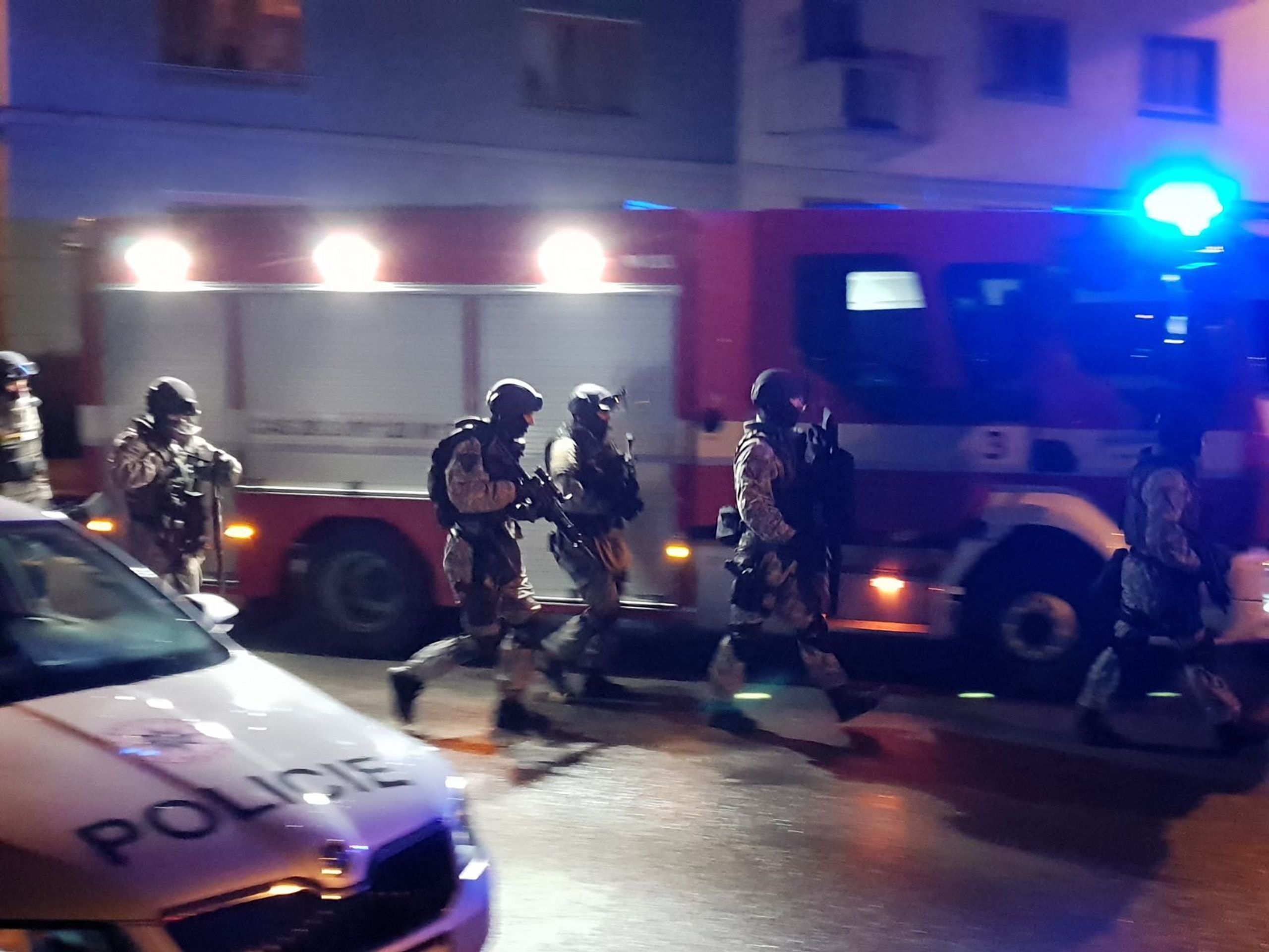 Zásah v Konšelské - 2 - GALERIE: Zásah policie v Konšelské ulici (4/5)