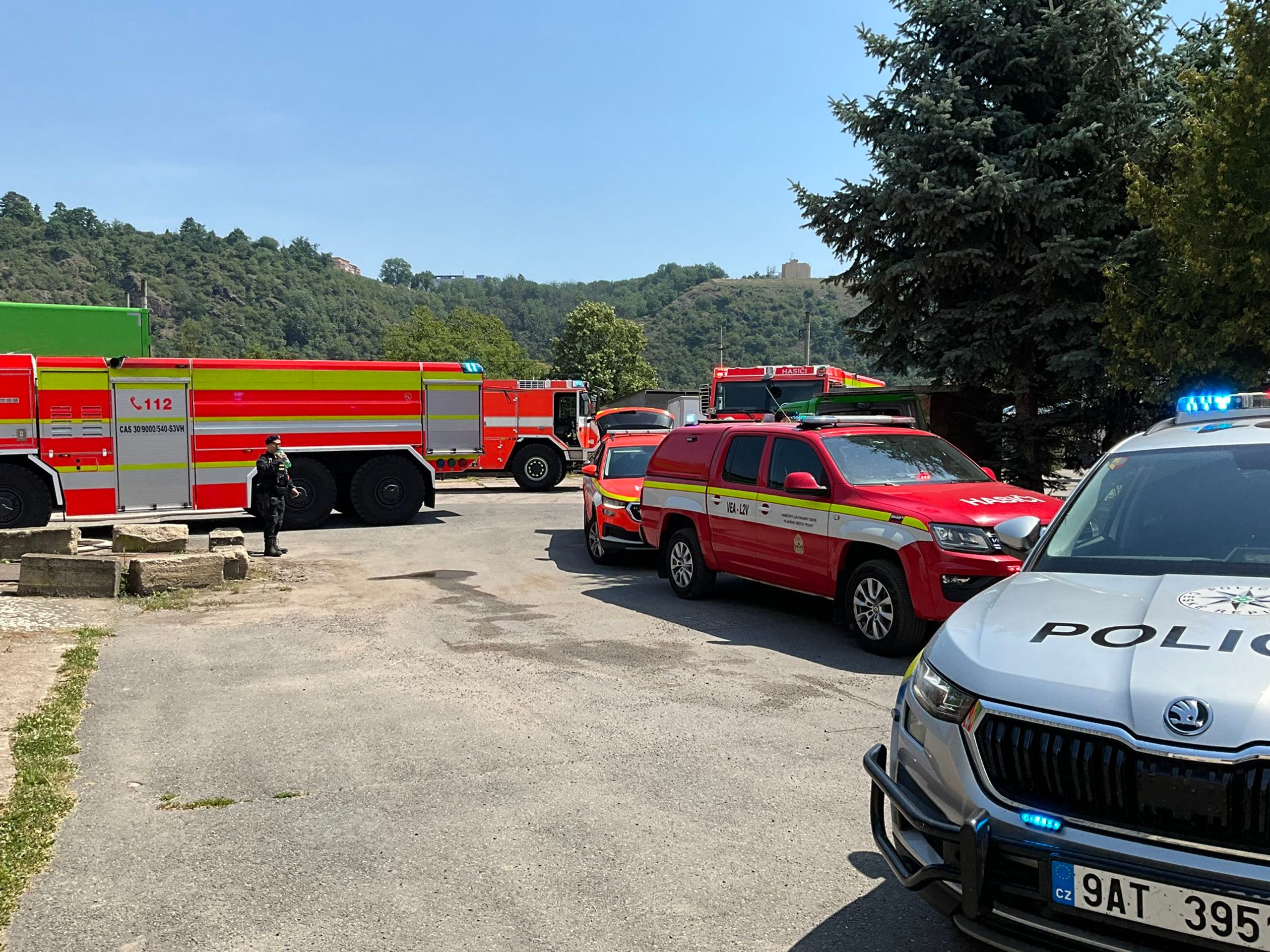Požár skladu a truhlárny - Požár v truhlárny a skladu (3/4)