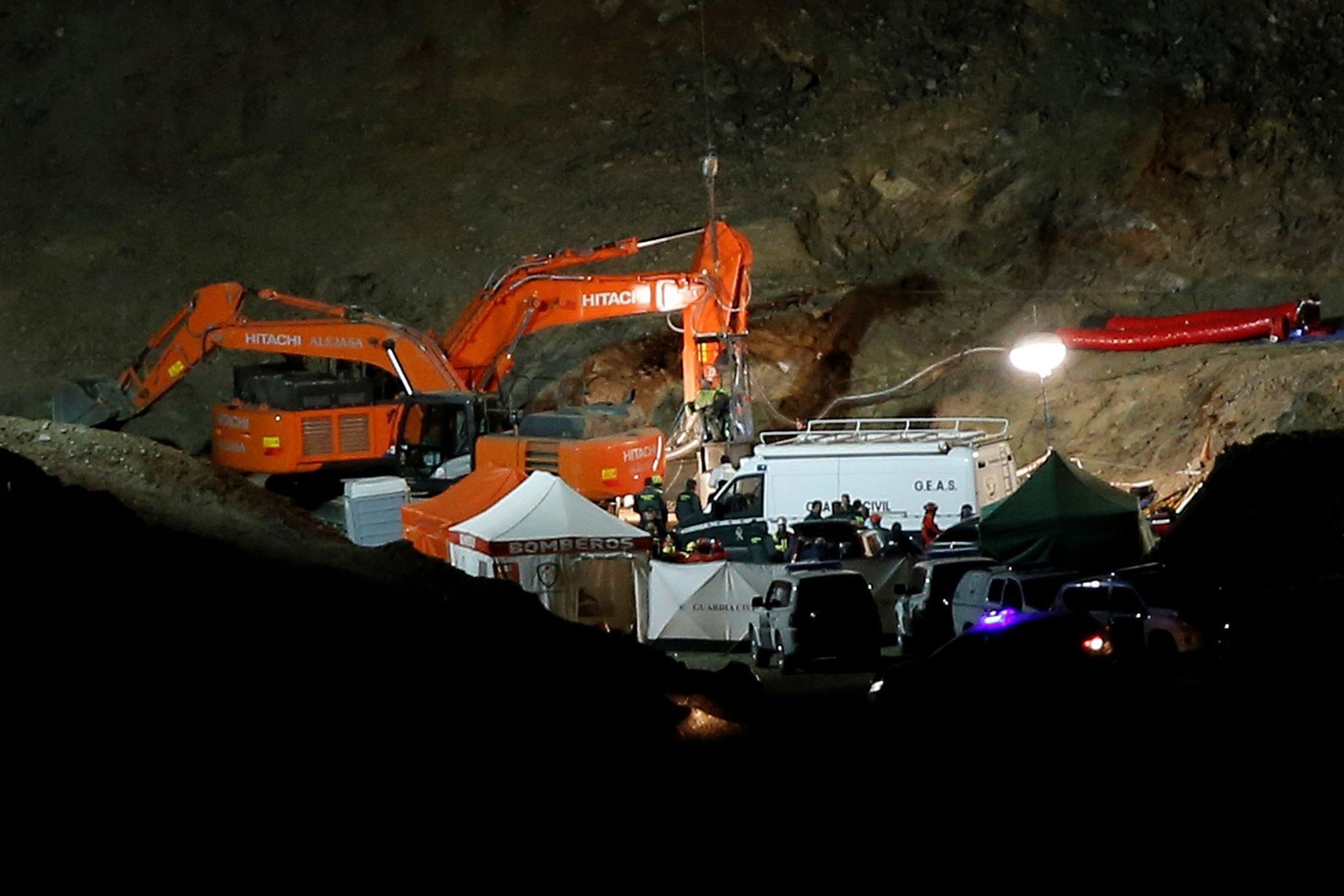 Poslední fáze zachranné akce chlapečka v šachtě - 4 - GALERIE: Poslední fáze zachranné akce chlapečka v šachtě (2/5)