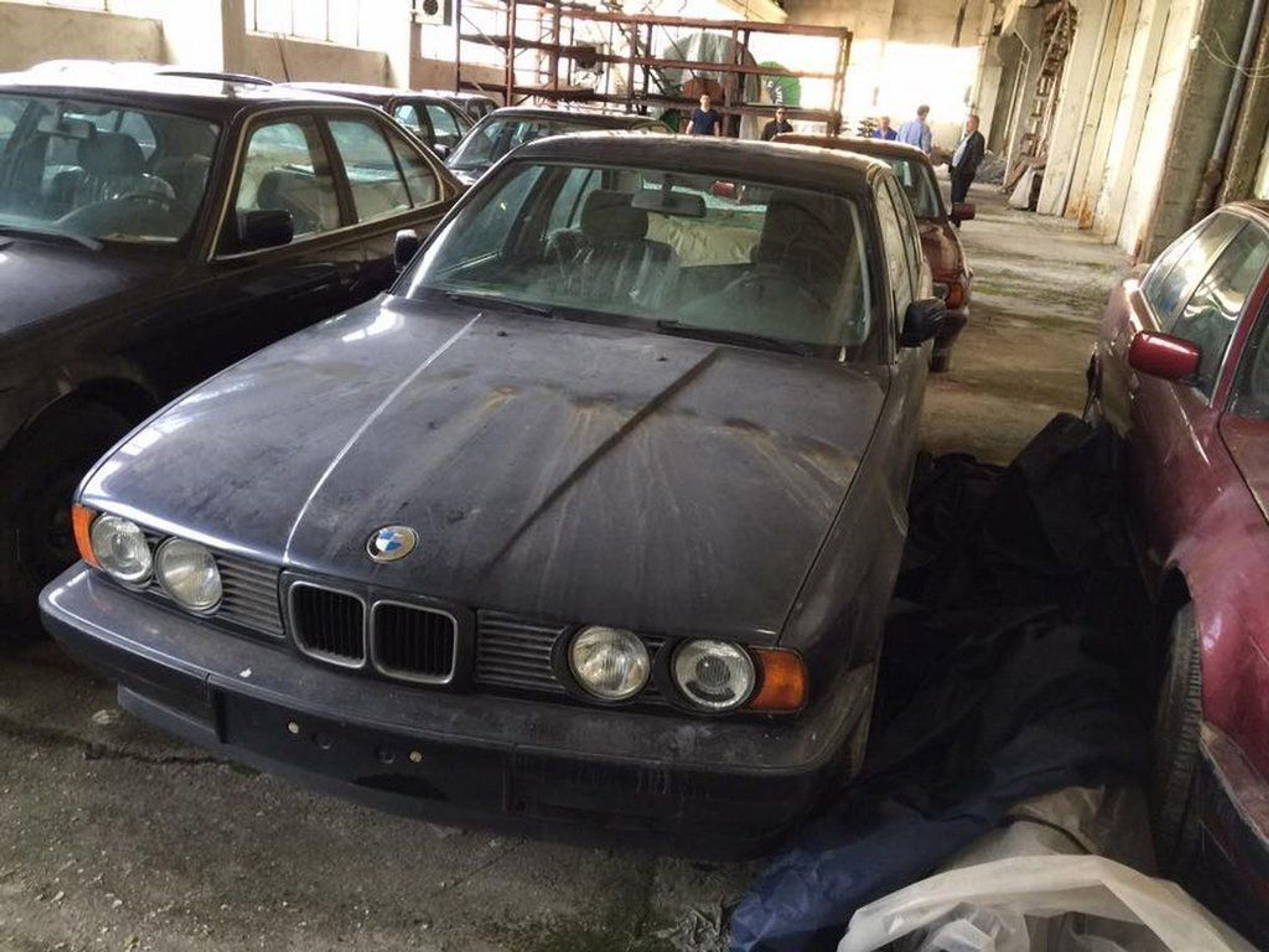 Sklad 25 let ukrýval 11 vozů BMW řady 5 - 31 - Fotogalerie: V bulharském skladu se 25 let skrýval poklad (6/16)