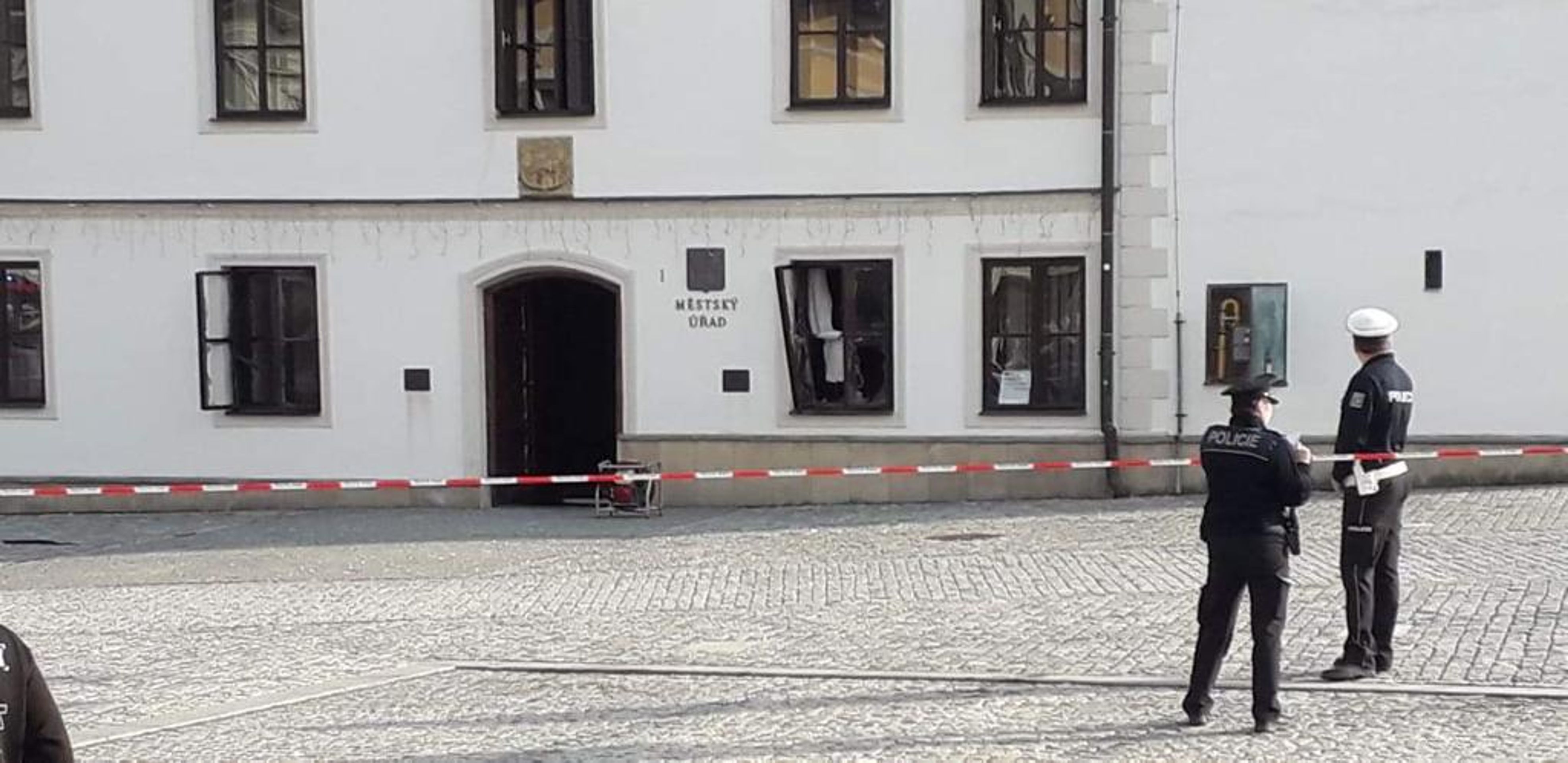 Exploze na radnici v Rýmařově - 2 - GALERIE: Radnicí v Rýmařově otřásl výbuch (11/12)