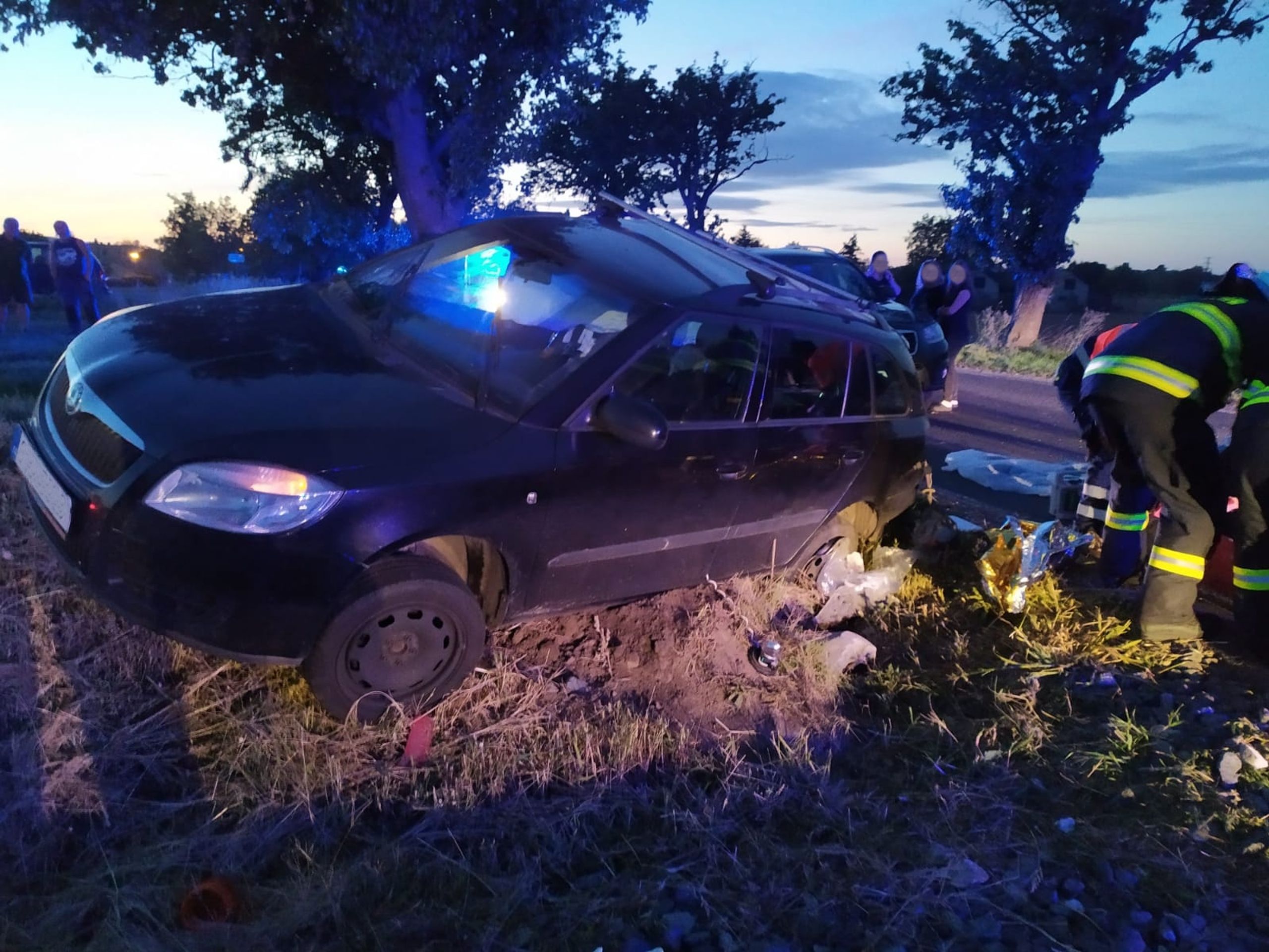 Vlak naštěstí pro posádku auta odhodil škodovku stranou - GALERIE: Srážka auta s vlakem u Kutné Hory (3/4)