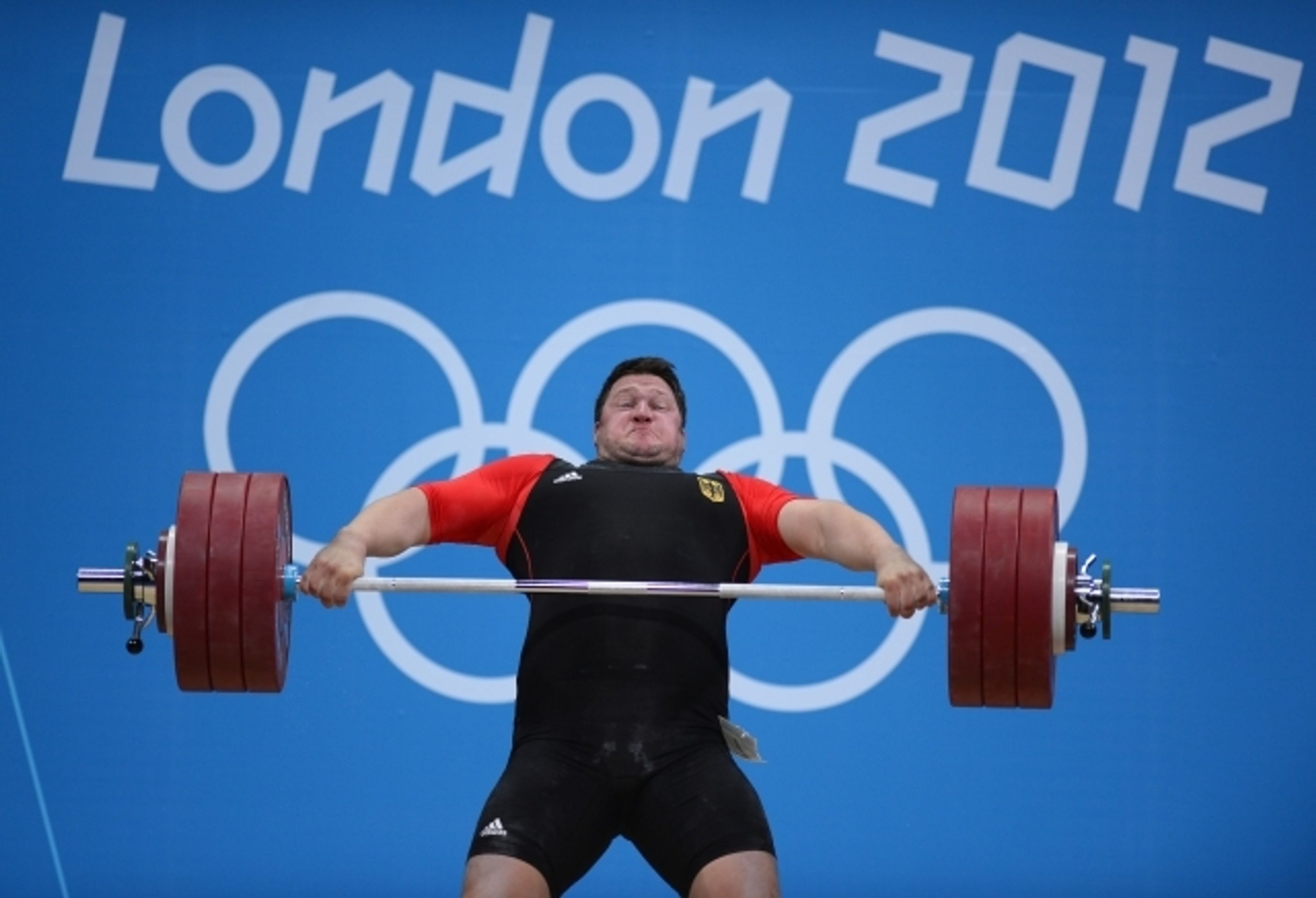 Vzpěrač Matthias Steiner - 1 - GALERIE: Vzpěrač Matthias Steiner pod činkou (1/10)