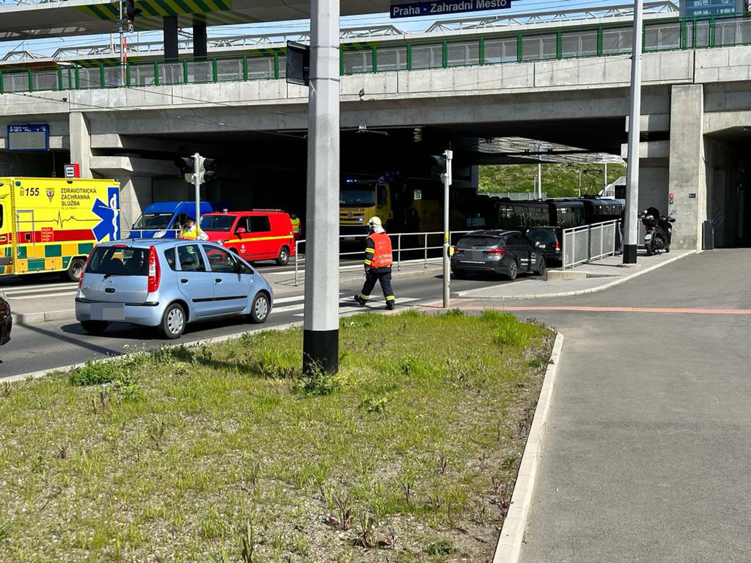 Nehoda tramvaje a autobusu v Praze (4) - Nehoda tramvaje a autobusu v Praze (7/12)