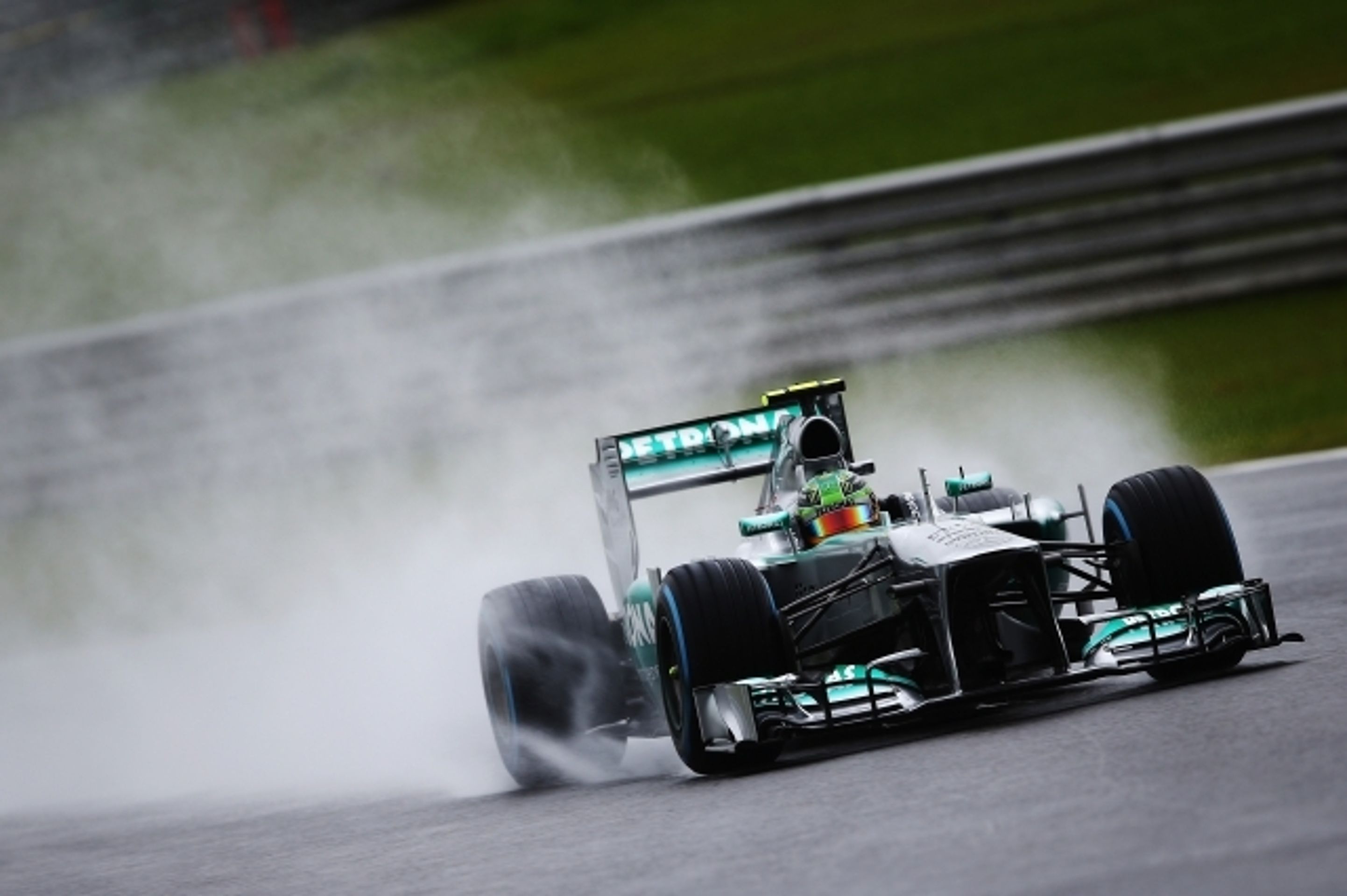 Kvalifikaci na Velkou cenu Brazílie F1 ovlivnil déšť - 6 - GALERIE: Kvalifikace na Velkou cenu Brazílie F1 propršela (2/8)