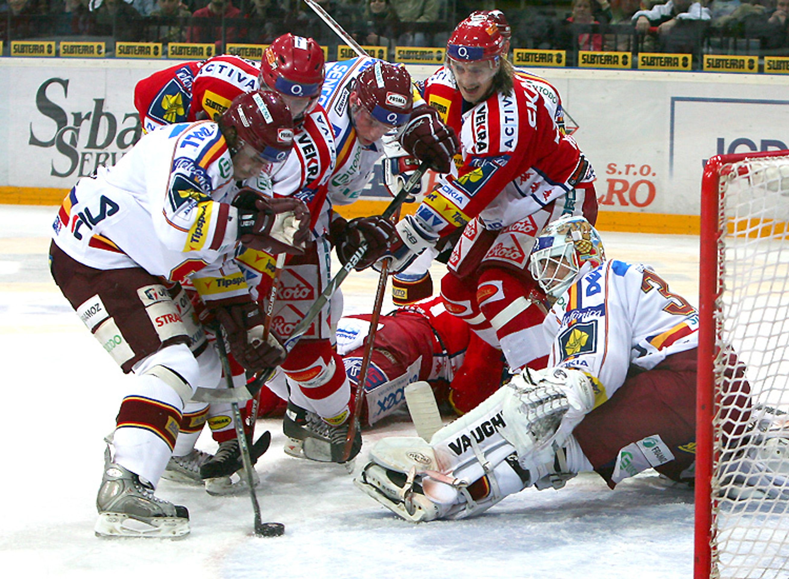 HC Slavia Praha - HC Sparta Praha 5:7 - Divoké svatební derby ovládla Sparta (8/13)