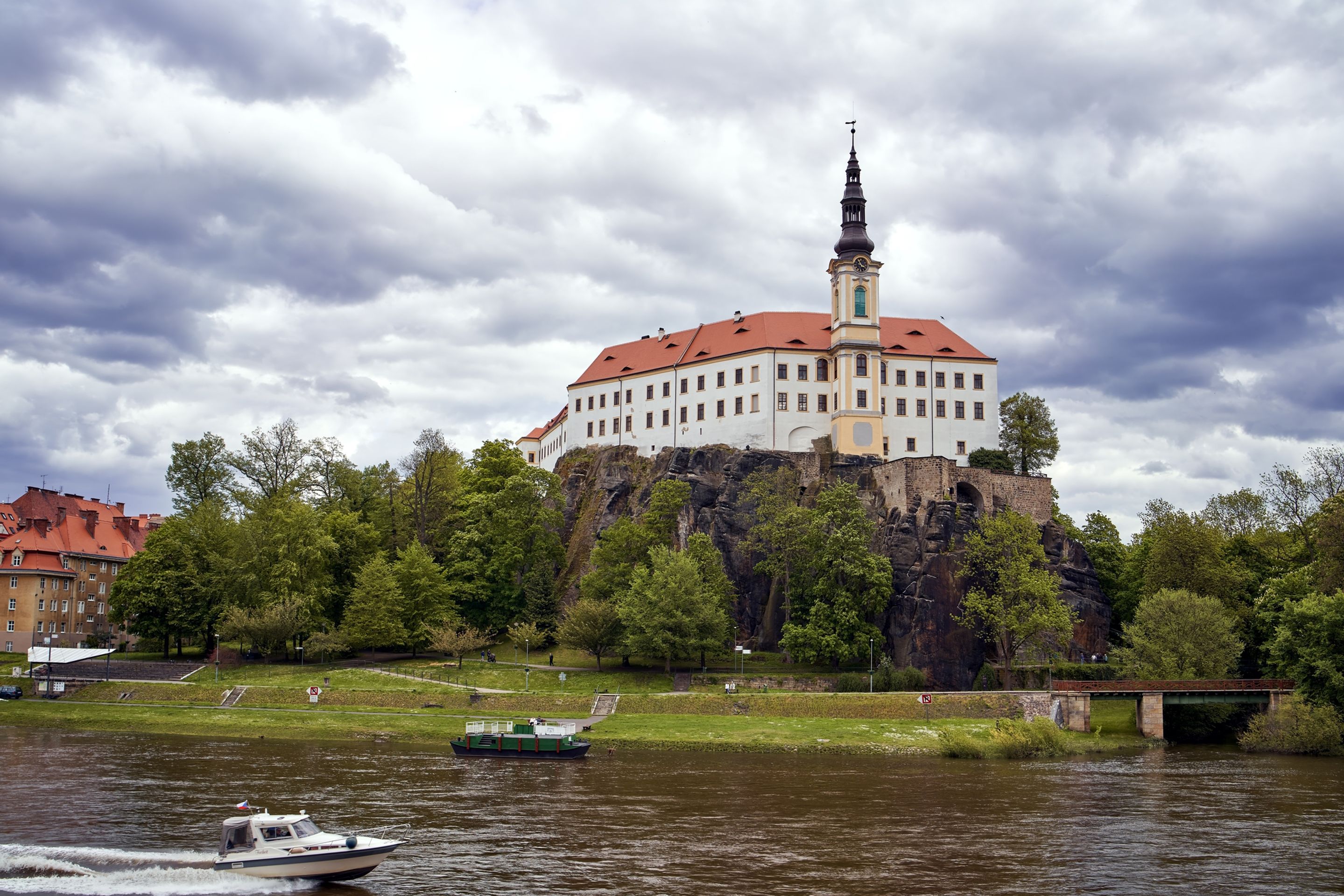 Zámek Děčín - TOP 10 turistických cílů dle krajů (12/28)