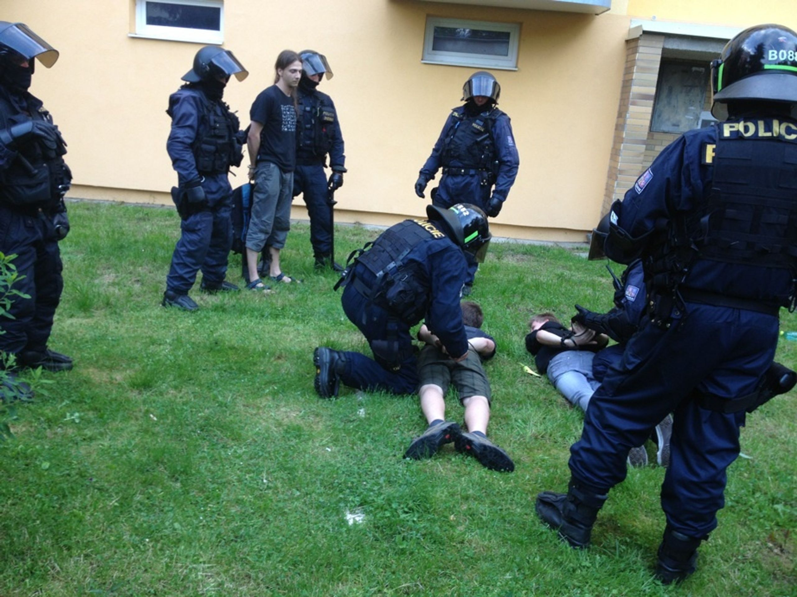 Demonstrace v Budějovicích - 3 - GALERIE: Nepokoje v Českých Budějovicích (11/13)