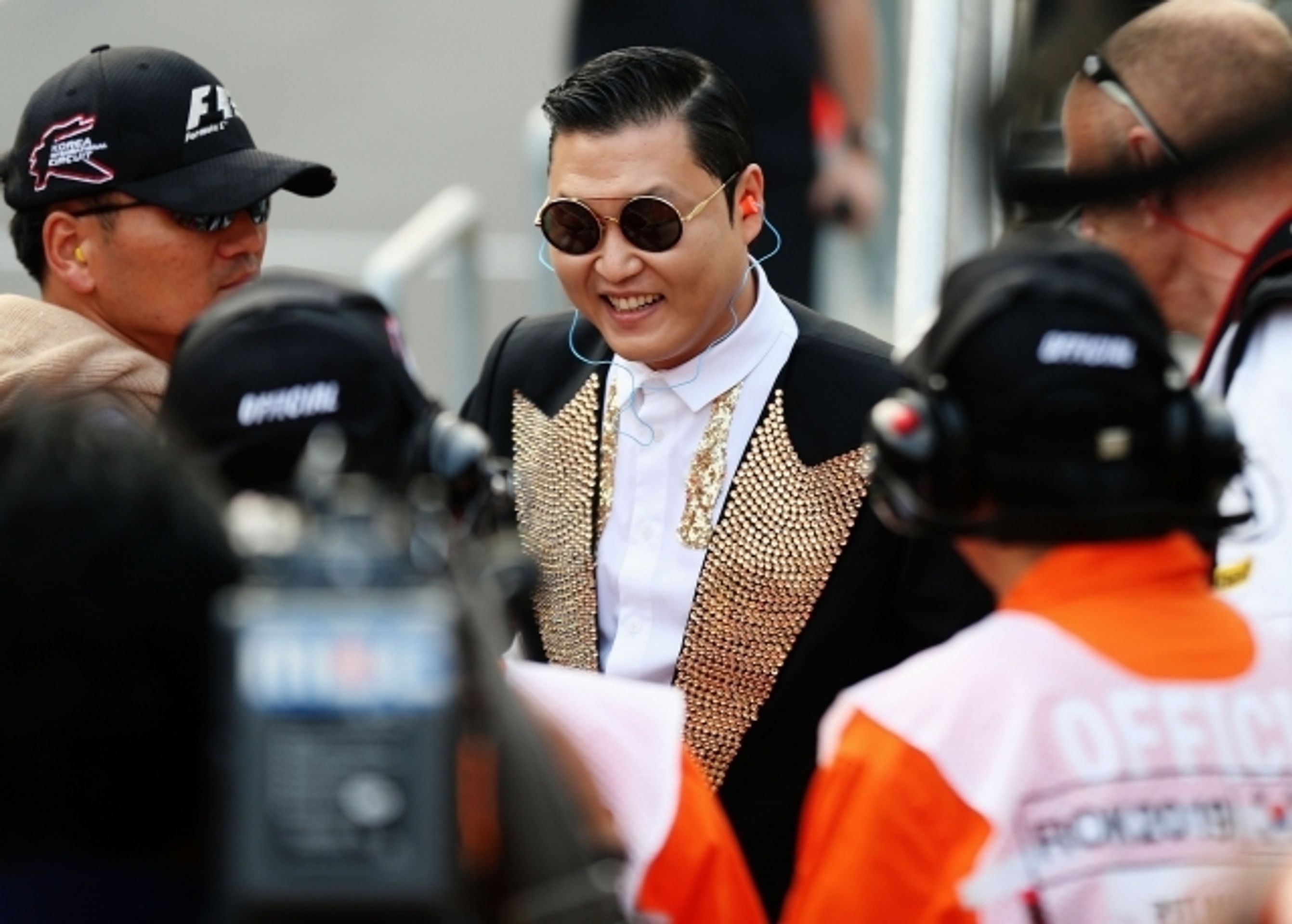 Vettel, Webber, Psy a Gangnam style - 6 - GALERIE: Vettel, Webber, Psy a gangnam style (5/11)